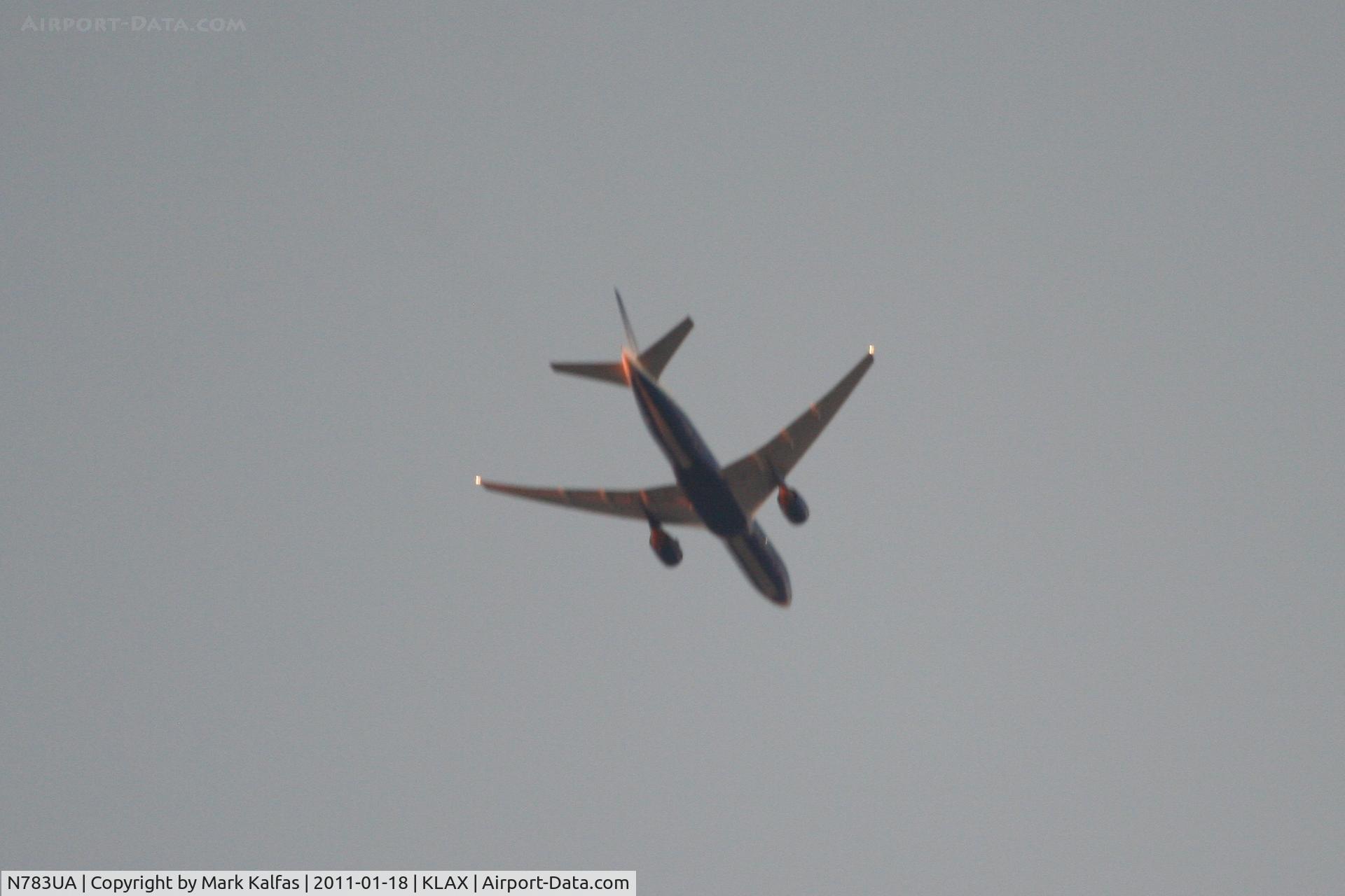 N783UA, 1997 Boeing 777-222/ER C/N 26950, United Airlines Boeing 777-222, UAL934 10,000' over the top of KLAX on the Loop 6 departure, enroute to EGLL.