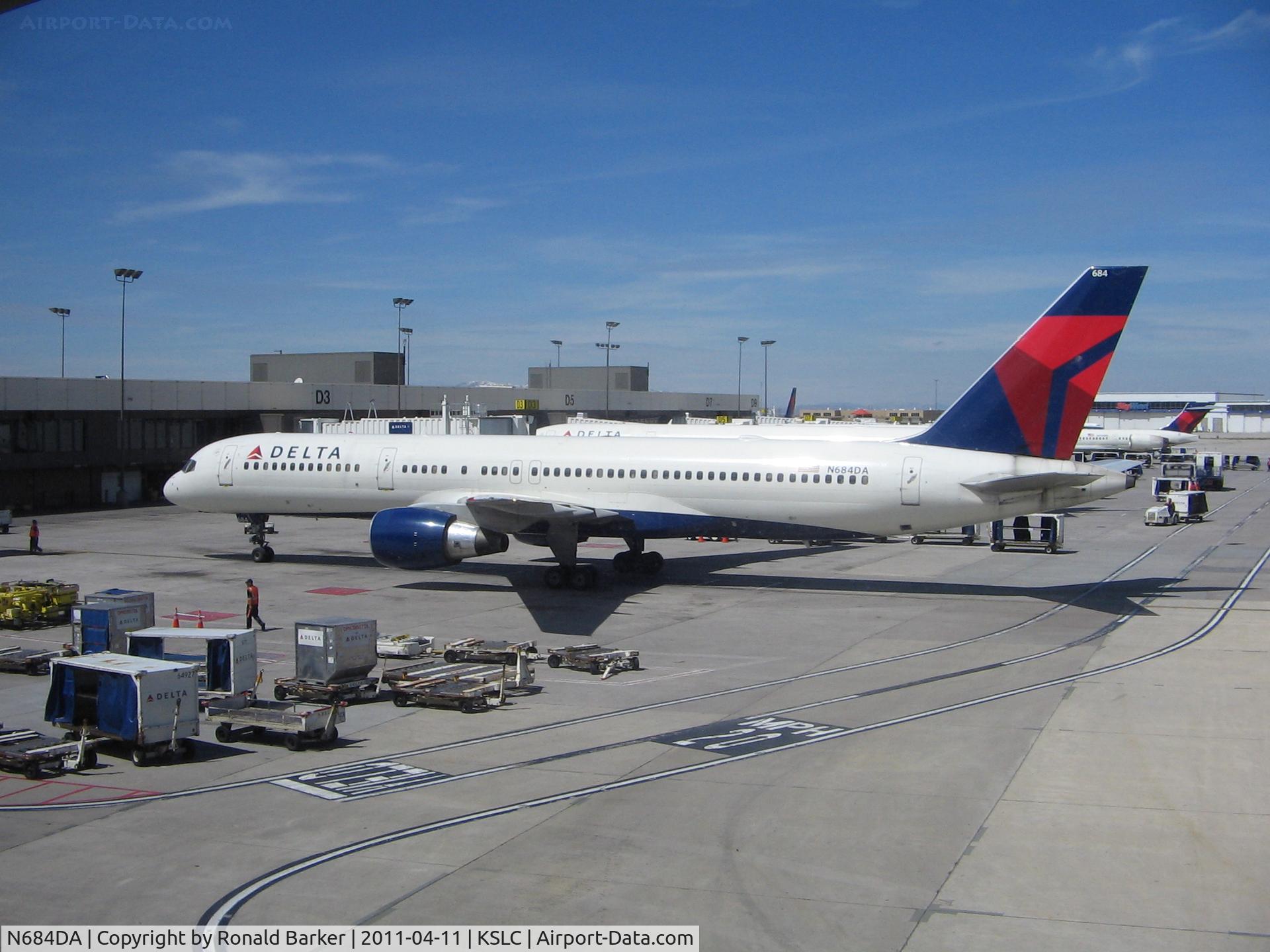 N684DA, 1993 Boeing 757-232 C/N 27104, N684DA in SLC