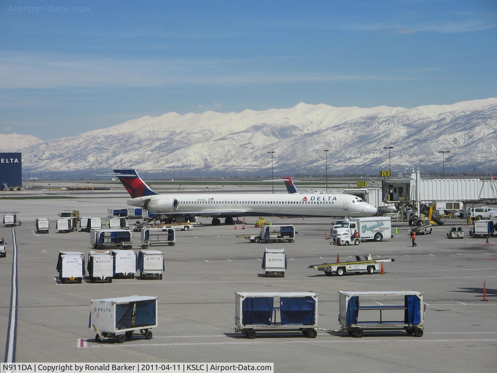 N911DA, 1995 McDonnell Douglas MD-90-30 C/N 53391, N911DA at SLC