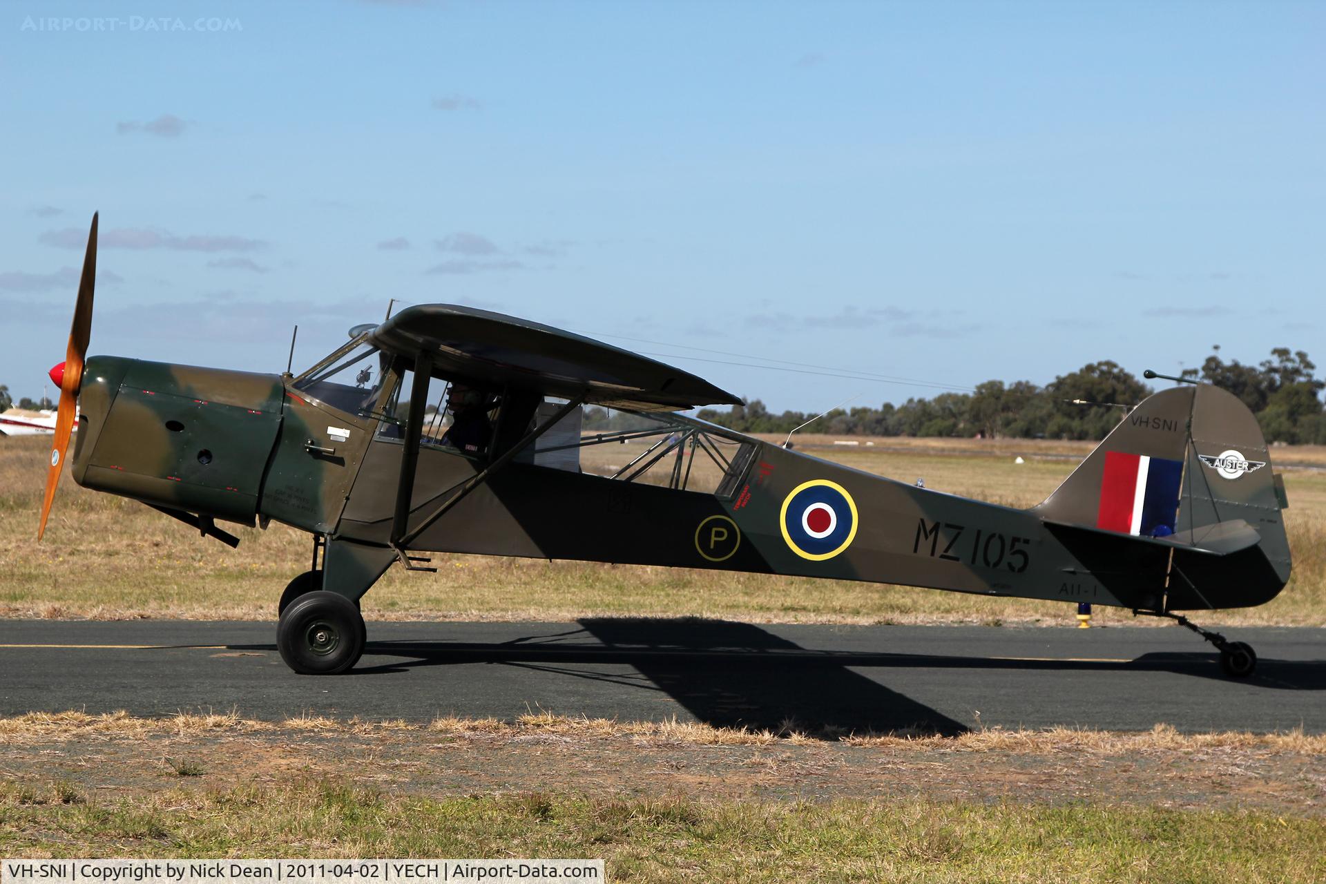 VH-SNI, 1946 Taylorcraft E Auster 3 C/N 238, YECH AAAA National fly in 2011