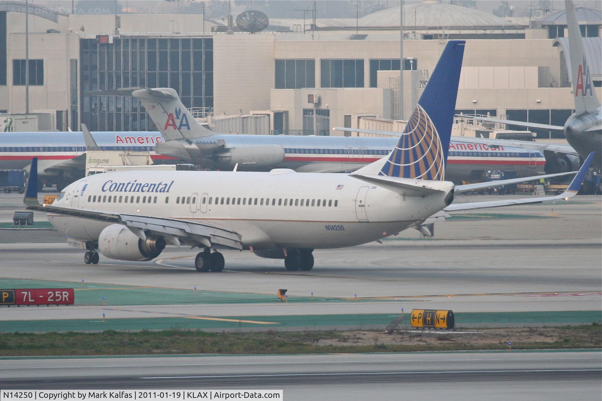 N14250, 1999 Boeing 737-824 C/N 28957, Continental Airlines Boeing 737-824, COA137 arriving from KIAH, on TWY H KLAX.