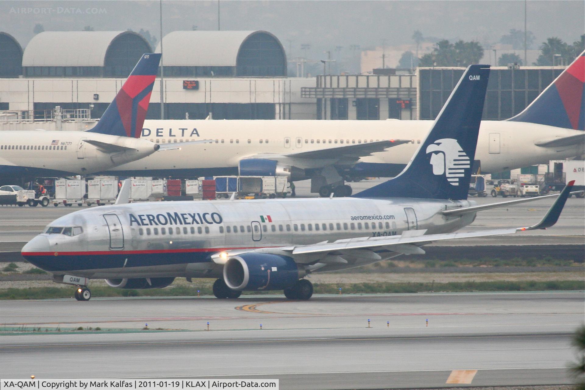 XA-QAM, 2005 Boeing 737-752 C/N 34294, AeroMexico Boeing 737-752, AMX642 arriving from MMMX, on TWY H KLAX.