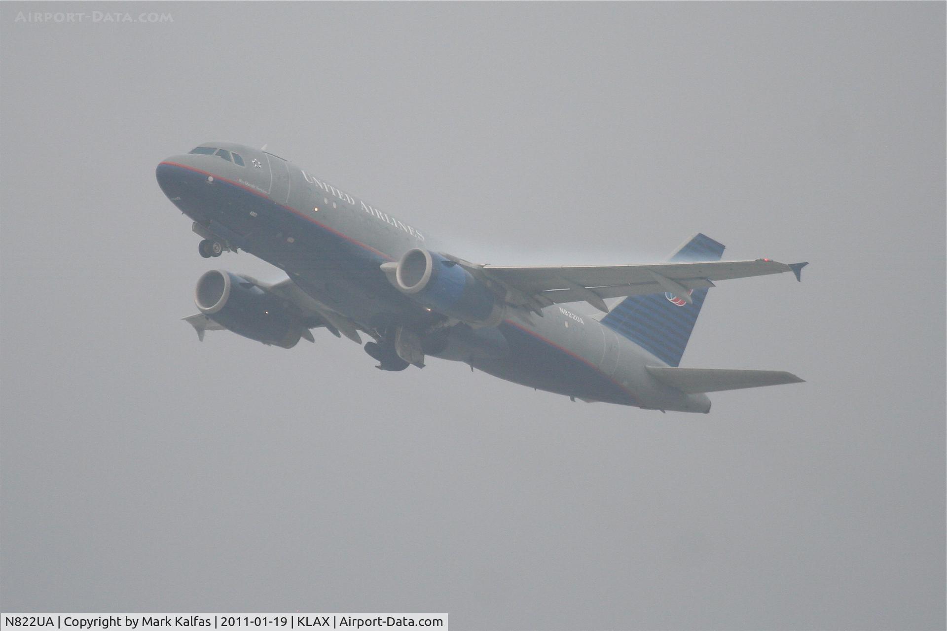 N822UA, 1998 Airbus A319-131 C/N 948, United Airlines Airbus A319-131 departing RWY 25R KLAX.