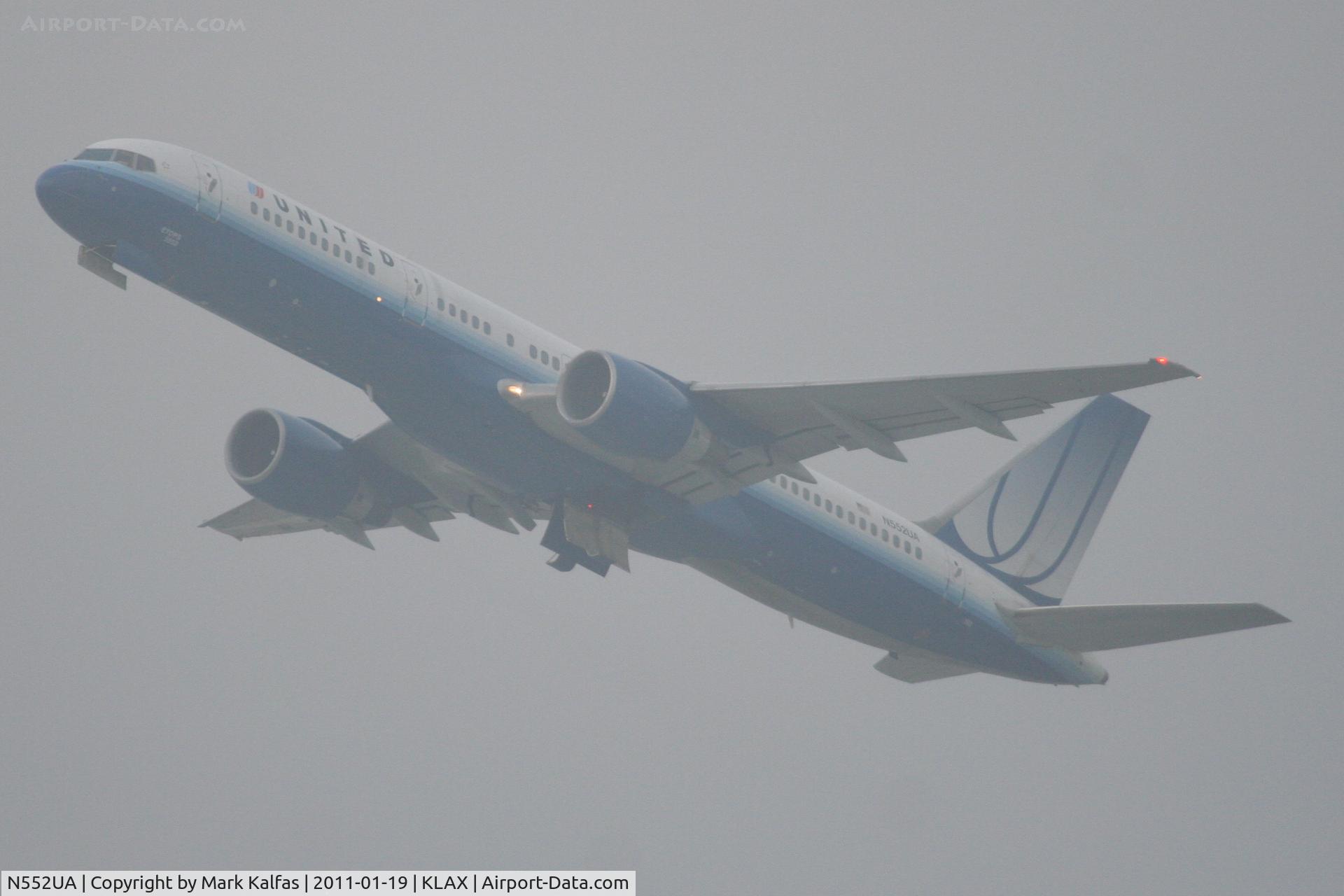 N552UA, 1992 Boeing 757-222 C/N 26641, United Airlines Boeing 757-222 departing RWY 25R KLAX.