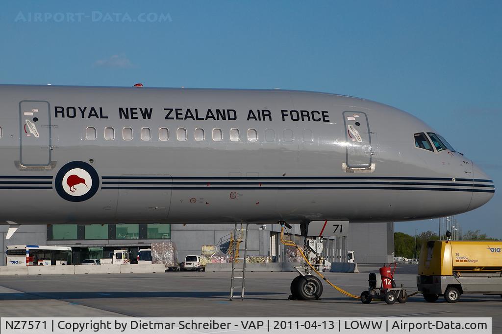 NZ7571, 1992 Boeing 757-2K2 C/N 26633, New Zealand Air Force Boeing 757-200
