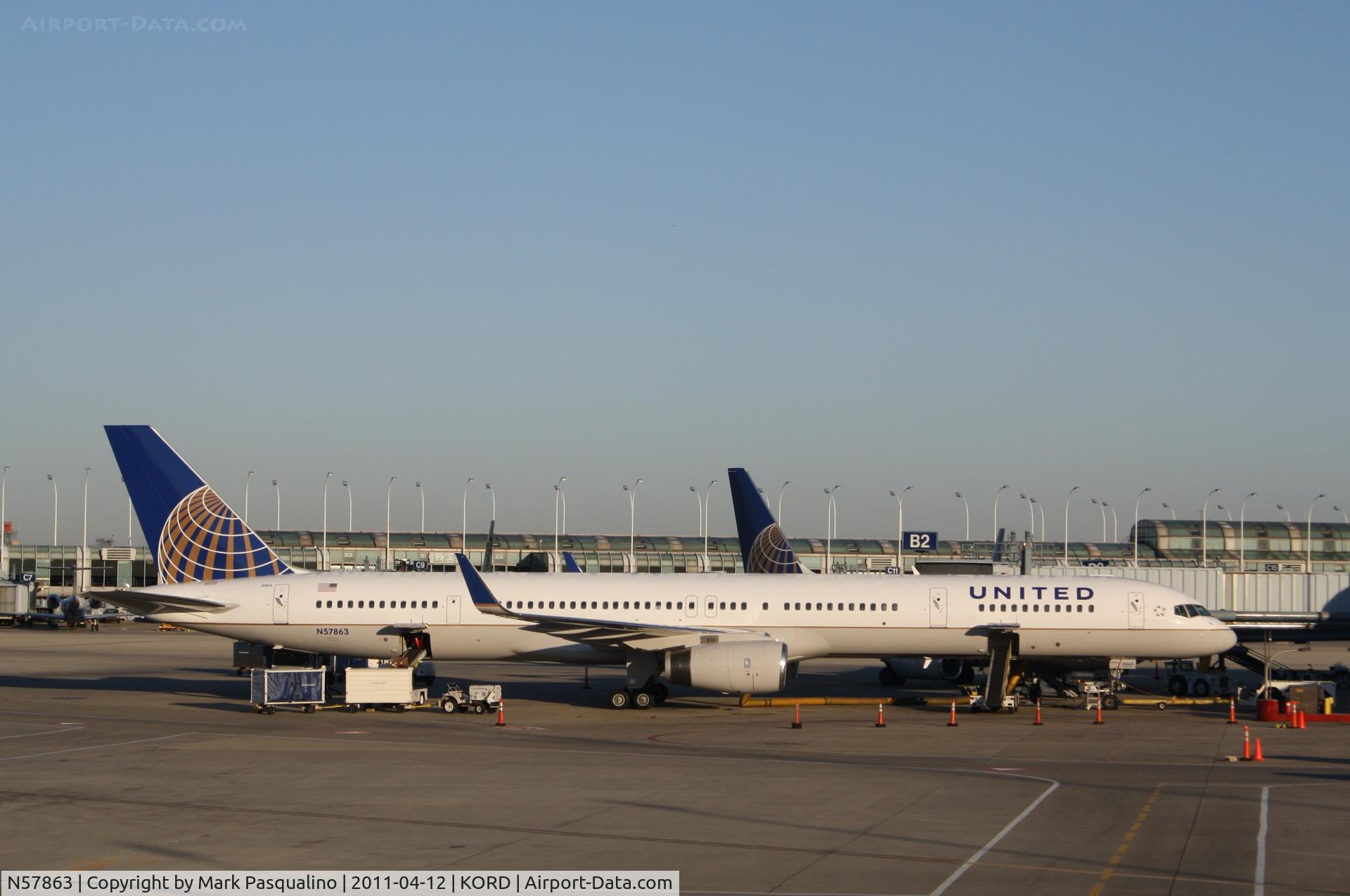N57863, 2001 Boeing 757-33N C/N 32587, Boeing 757-300