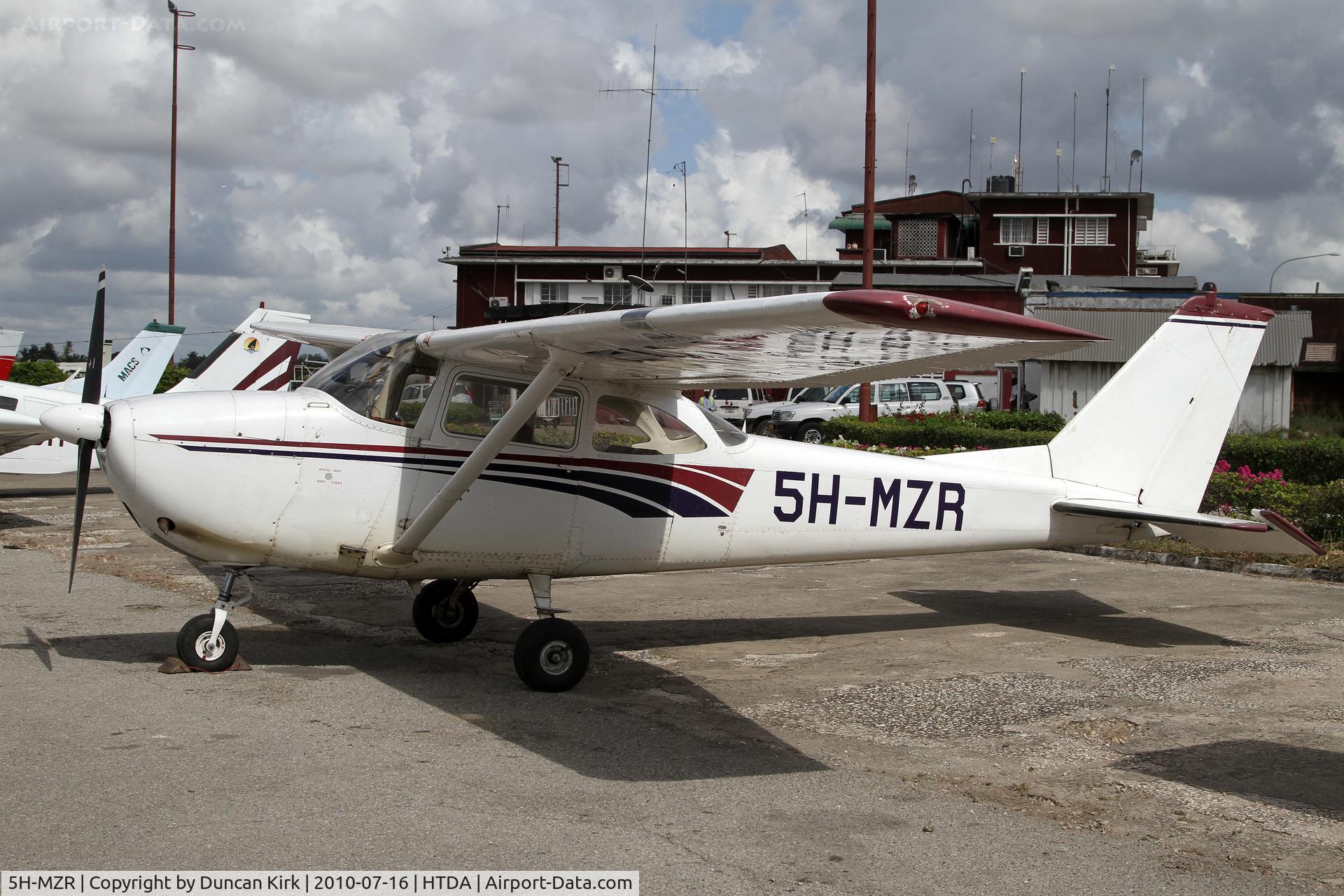 5H-MZR, 1964 Cessna 172E C/N 17250722, 1964 Cessna still going strong