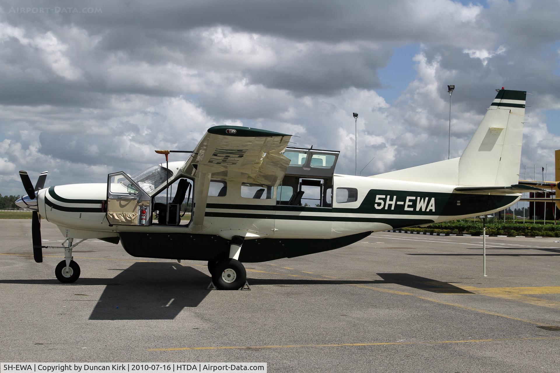5H-EWA, 1986 Cessna 208B Caravan I C/N 208B0109, One of three Caravans in this scheme