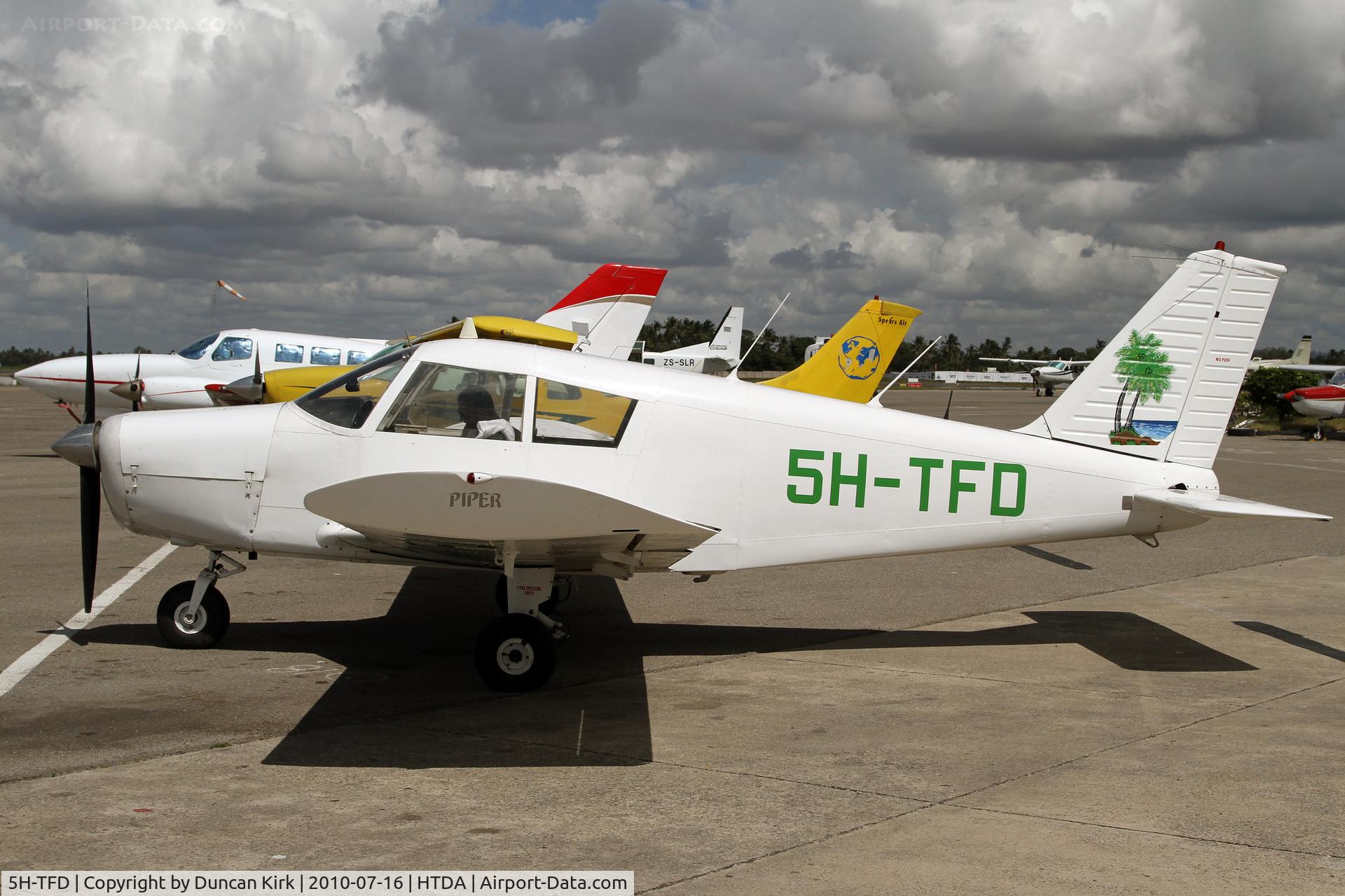 5H-TFD, 1969 Piper PA-28-180 Archer C/N 28-25778, Dig the palm tree!