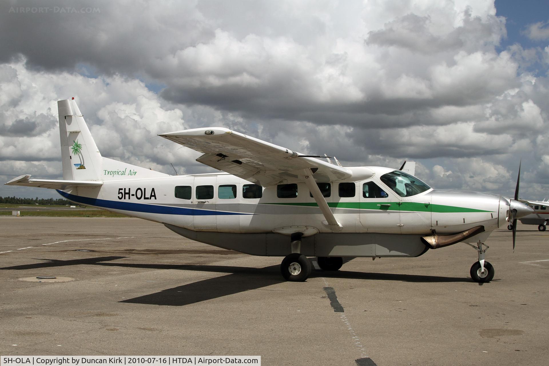 5H-OLA, 1994 Cessna 208B Grand Caravan C/N 208B0384, Tropical Air Caravan taxiing in to the commuter ramp