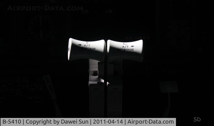 B-5410, 2008 Boeing 737-8AL C/N 35088, Throttle