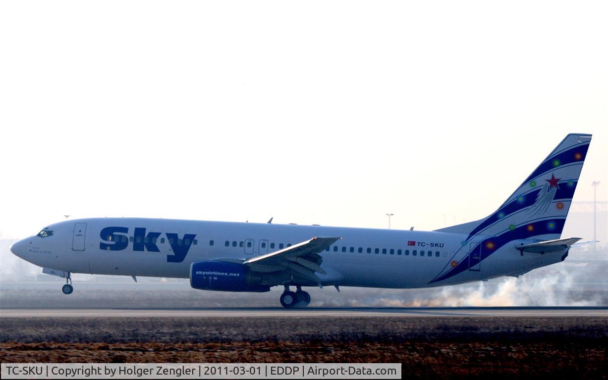 TC-SKU, 2000 Boeing 737-883 C/N 30194, From sunny and warm AYT down to sunny and cold LEJ.