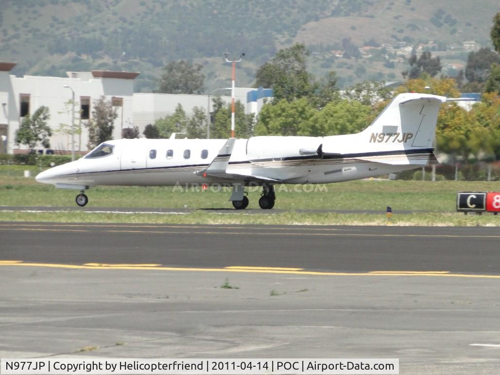 N977JP, 1997 Learjet 31A C/N 140, Rolling westbound on runway 26L preparing to lift off