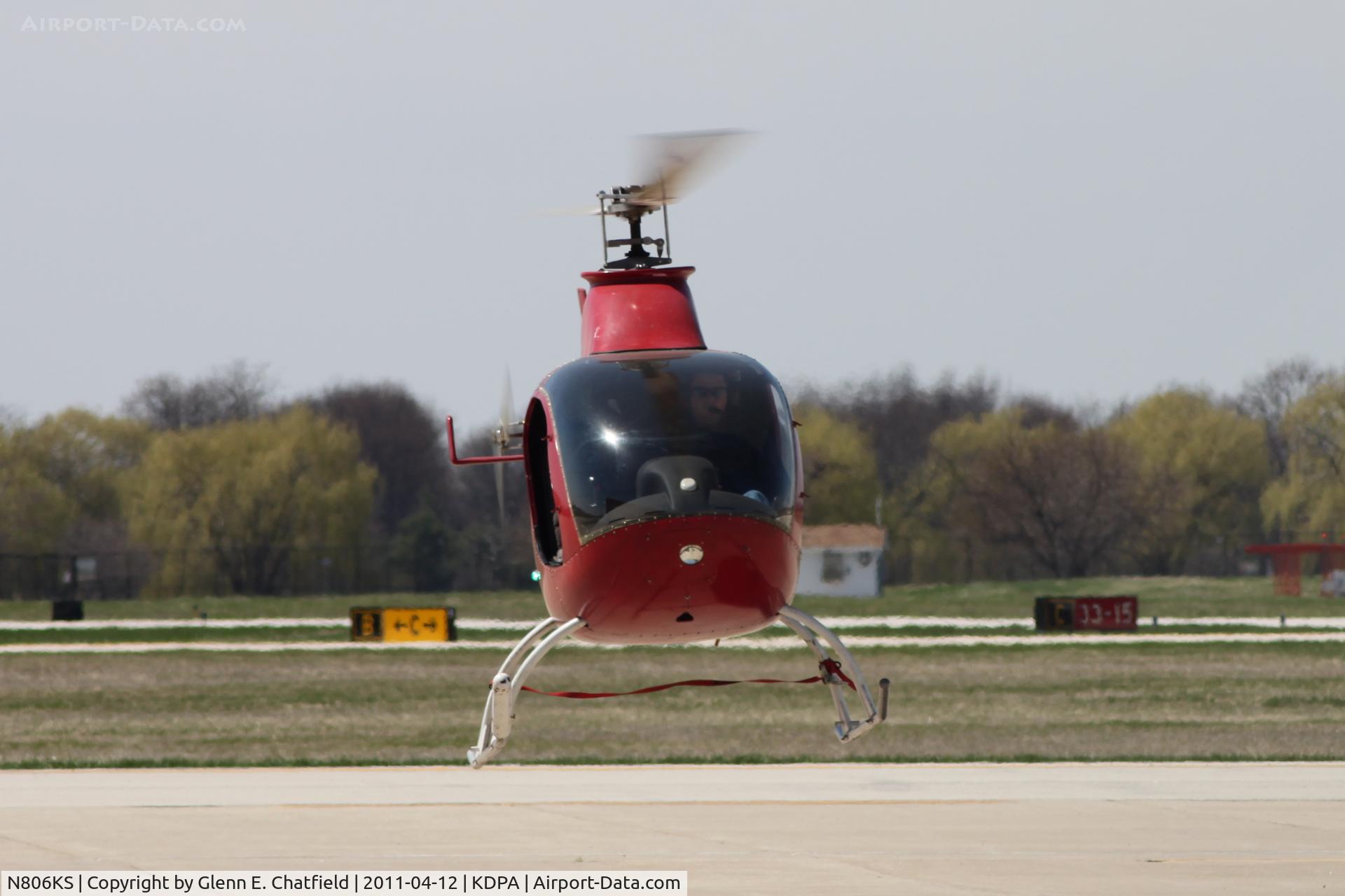 N806KS, 2004 Rotorway Exec 162F C/N 6425, Testing on the east ramp, photographed through the chain link fence