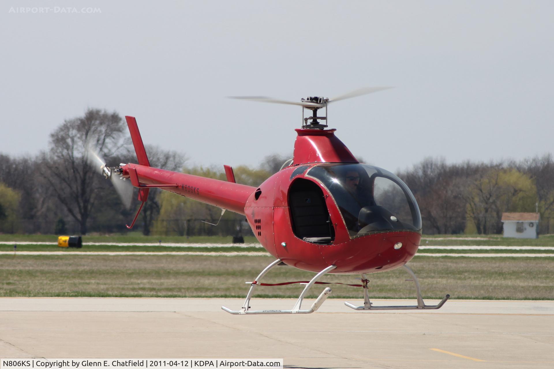 N806KS, 2004 Rotorway Exec 162F C/N 6425, Testing on the east ramp, photographed through the chain link fence