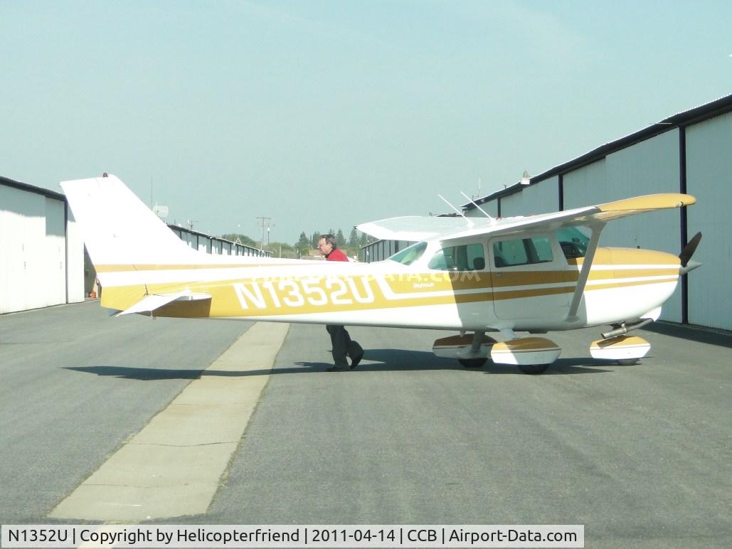 N1352U, 1976 Cessna 172M C/N 17267023, Just landed on runway 24 and getting ready to push back into hanger