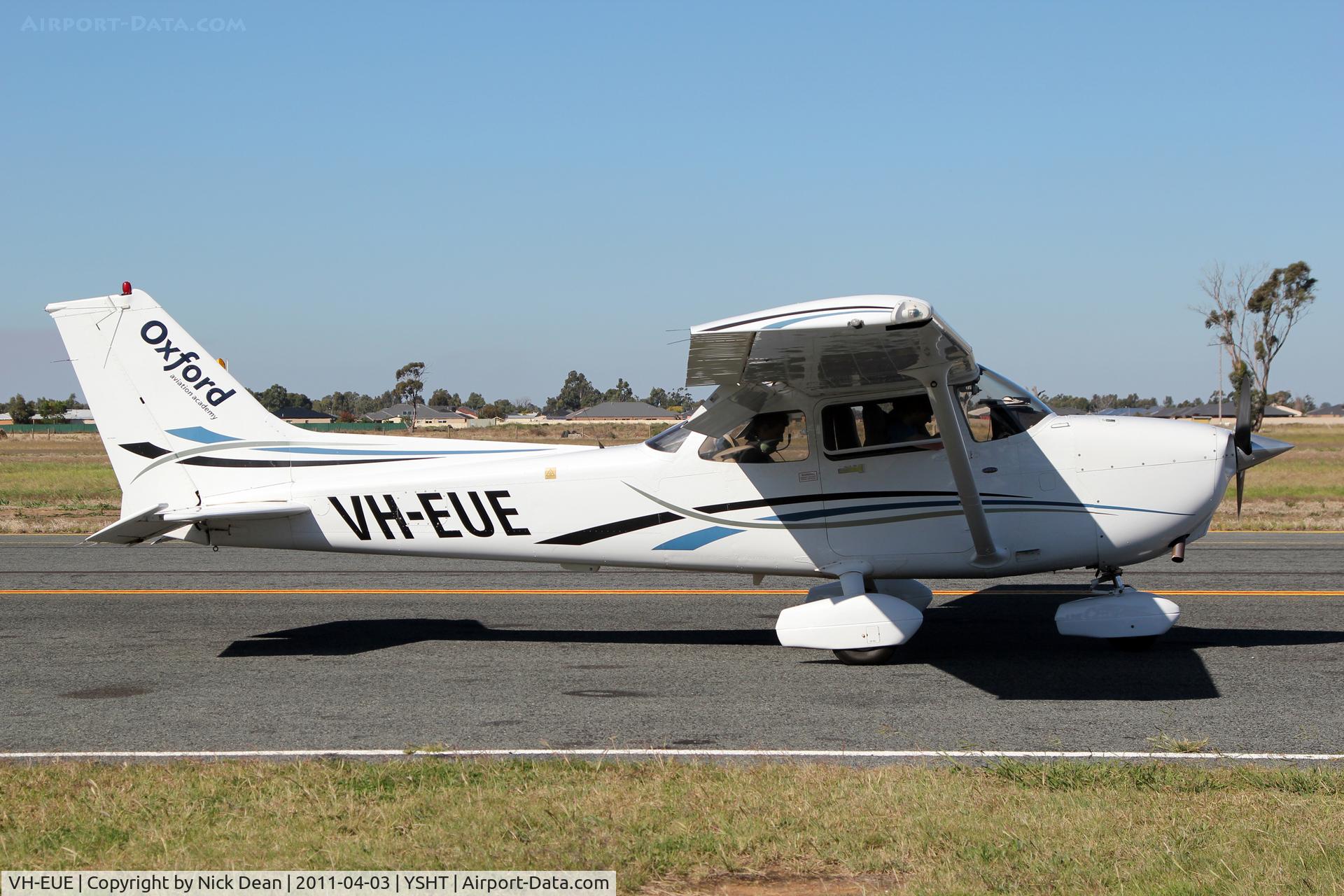VH-EUE, Cessna 172S SP C/N 172S10224, YSHT/SHT