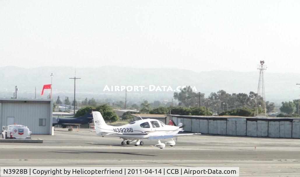 N3928B, 2004 Cirrus SR22 C/N 0917, Rolling out after landing on runway 24