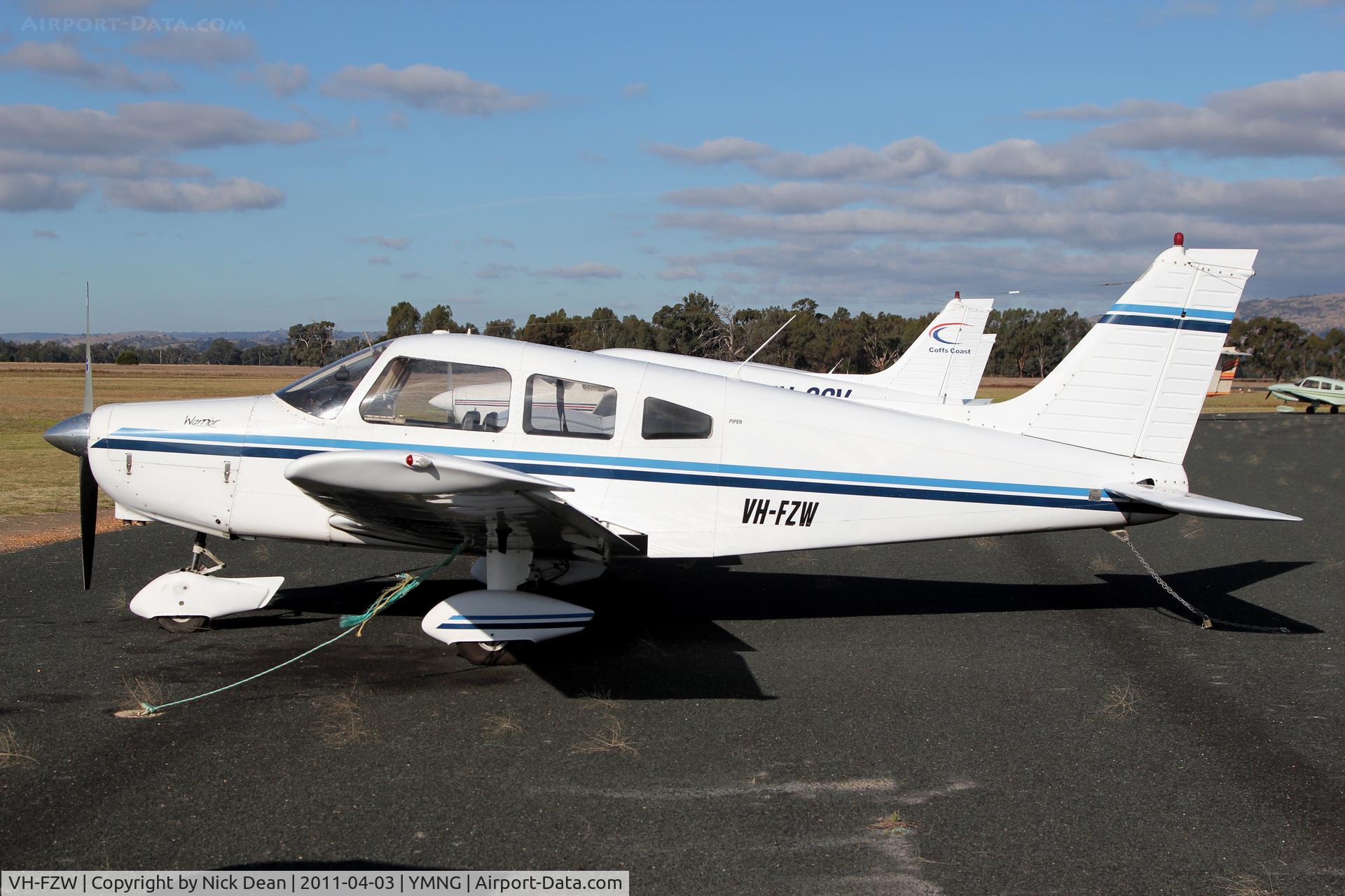 VH-FZW, 1976 Piper PA-28-151 C/N 28-7715051, YMNG