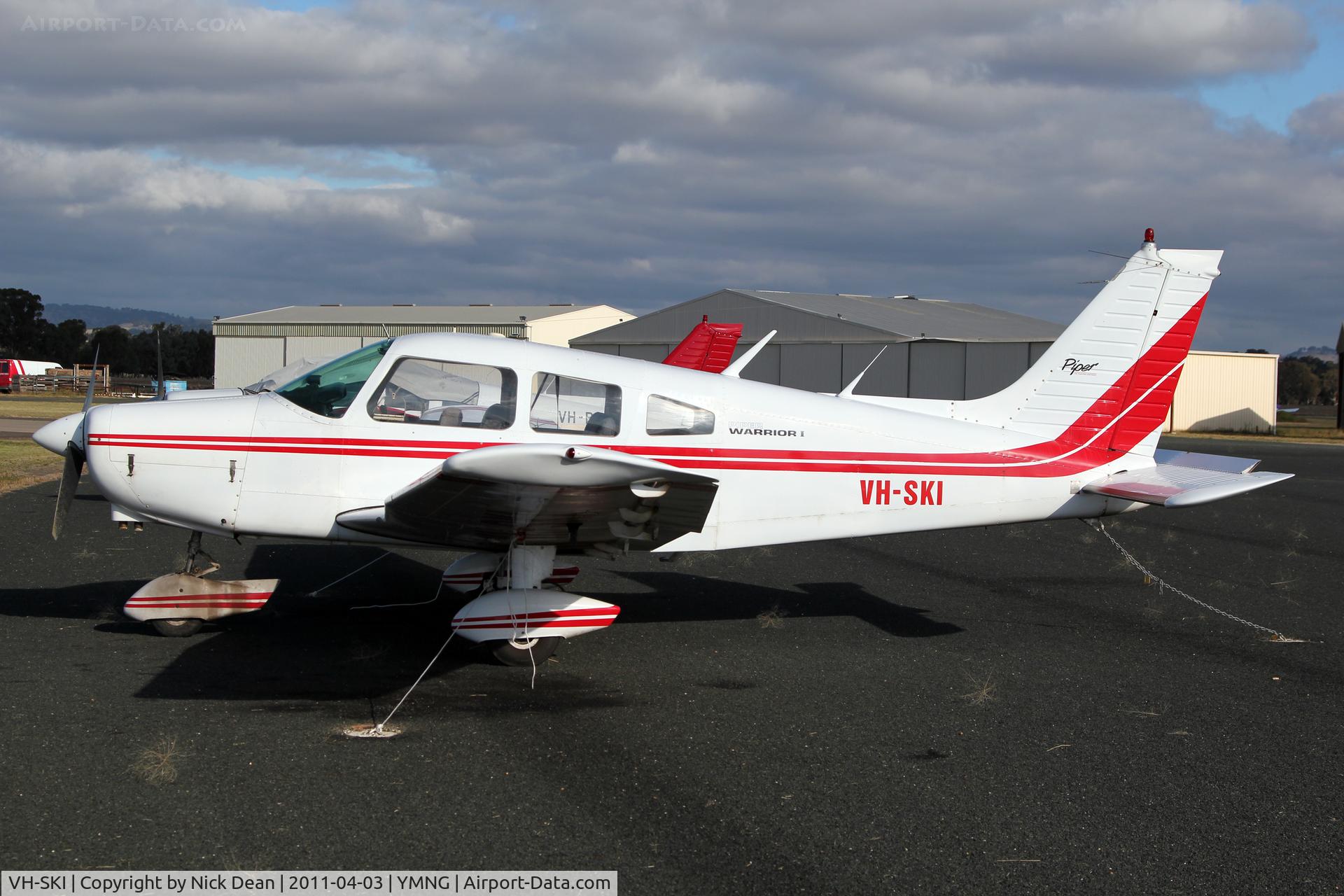 VH-SKI, 1974 Piper PA-28-151 Cherokee Warrior C/N 28-7515244, YMNG