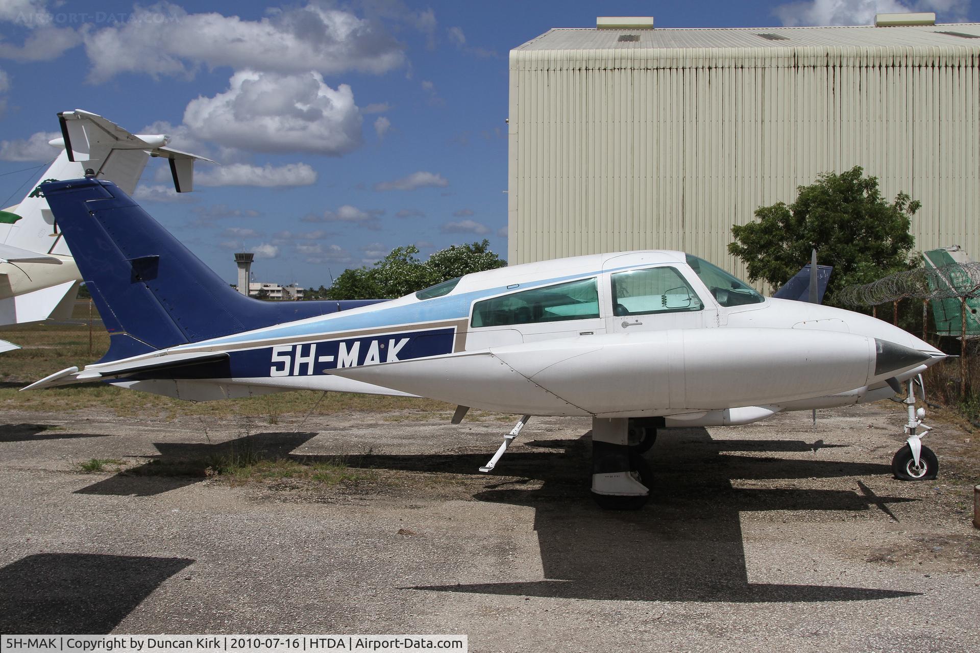 5H-MAK, 1974 Cessna 310Q C/N 310Q1084, 1974 Cessna 301Q