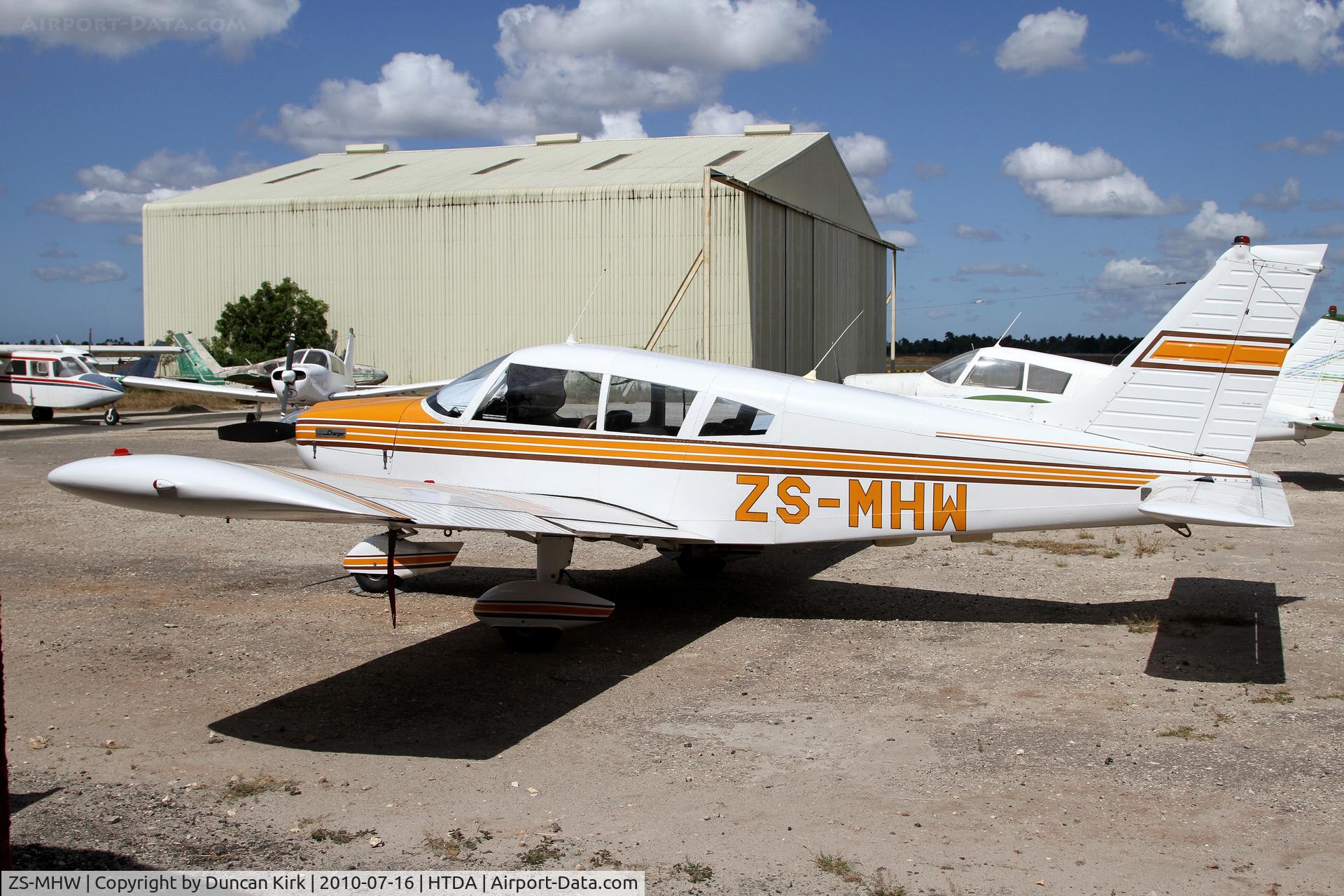 ZS-MHW, 1973 Piper PA-28-235 C/N 28-7310122, A surprise on the GA ramp