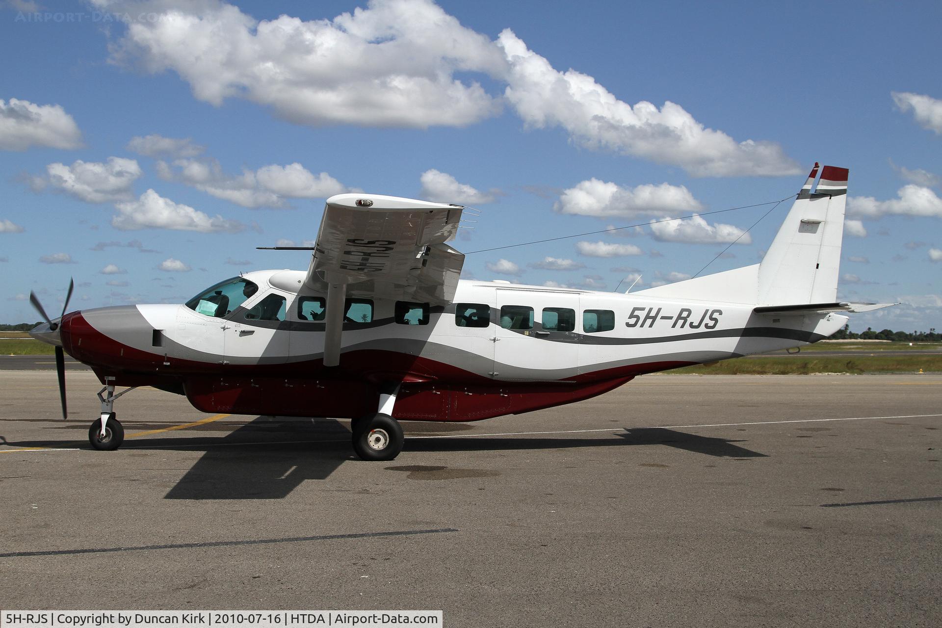 5H-RJS, 2002 Cessna 208B Grand Caravan C/N 208B0929, Loaded and ready to go