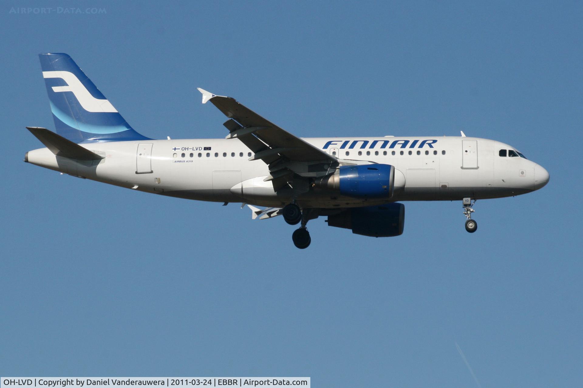 OH-LVD, 2000 Airbus A319-112 C/N 1352, Flight AY811 is descending to RWY 02