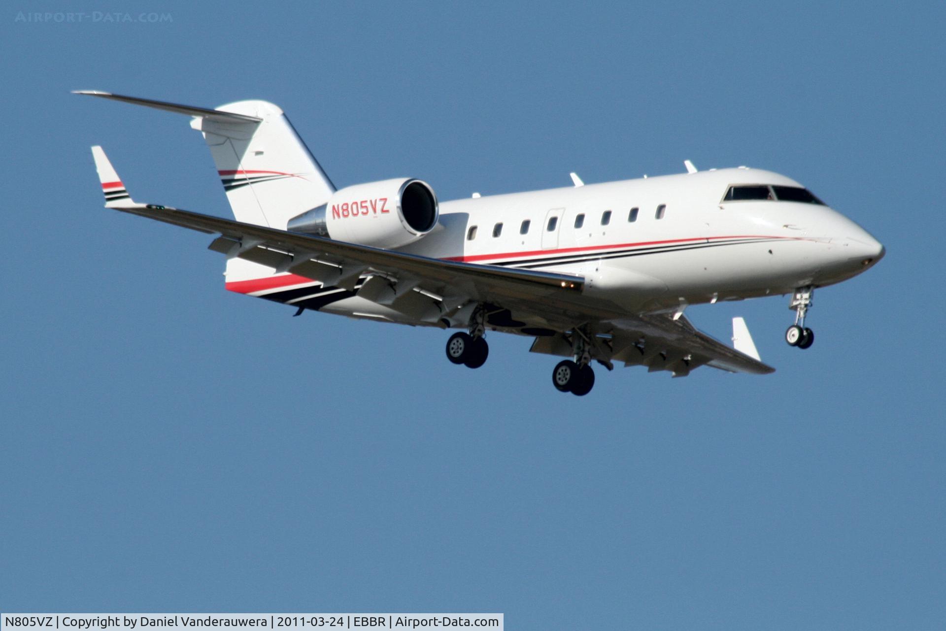 N805VZ, 1999 Bombardier Challenger 604 (CL-600-2B16) C/N 5410, Arriving to RWY 02