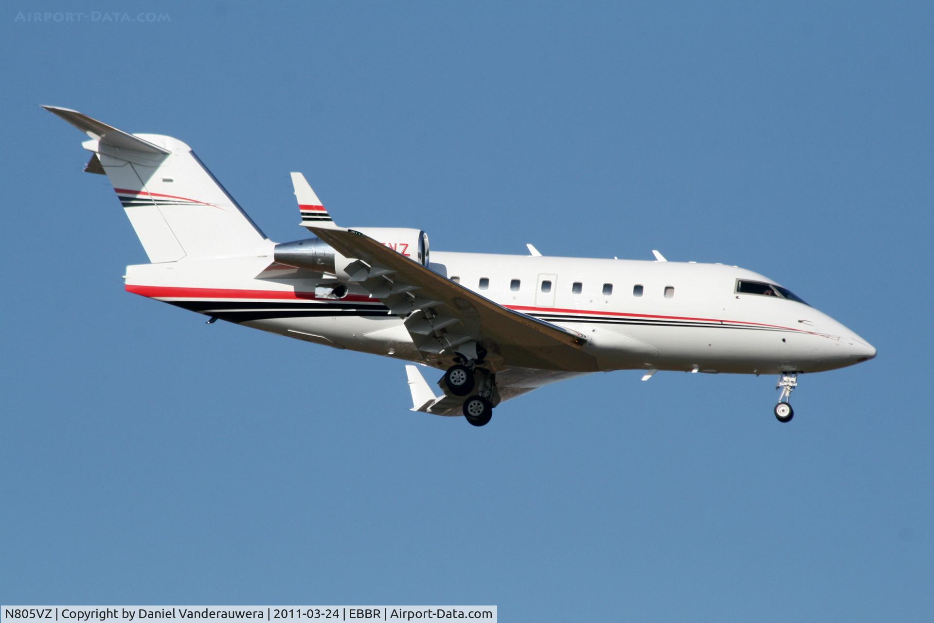 N805VZ, 1999 Bombardier Challenger 604 (CL-600-2B16) C/N 5410, Descending to RWY 02