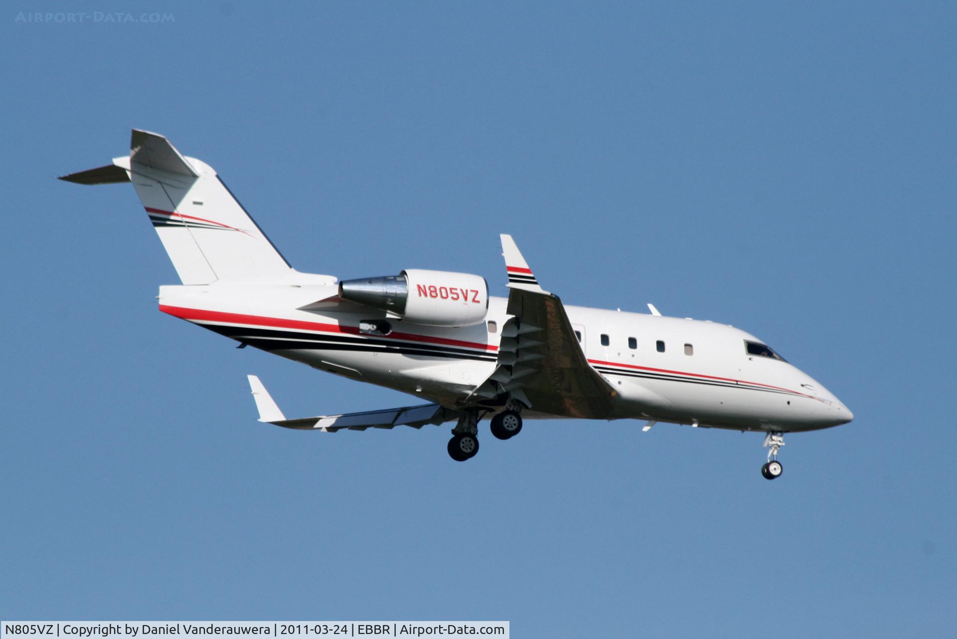 N805VZ, 1999 Bombardier Challenger 604 (CL-600-2B16) C/N 5410, Several seconds before landing on RWY 02