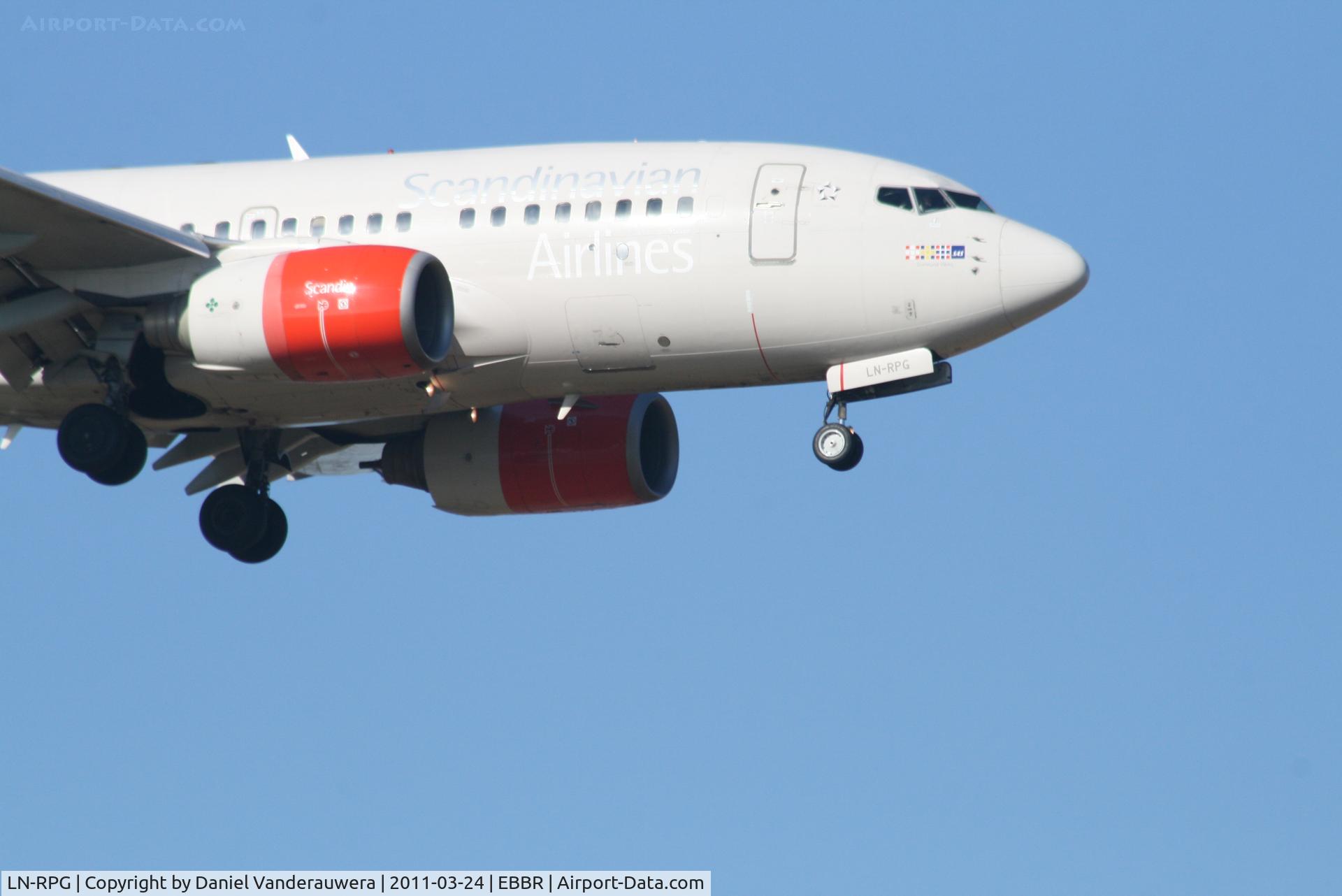 LN-RPG, 1999 Boeing 737-683 C/N 28310, Arrival of flight SK589 to RWY 02