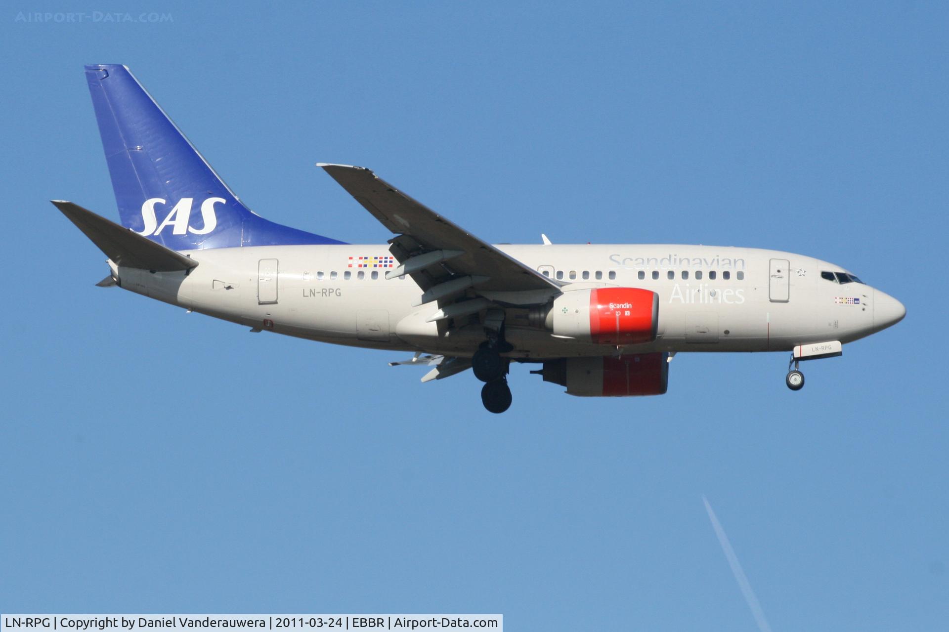 LN-RPG, 1999 Boeing 737-683 C/N 28310, Flight SK589 is descending to RWY 02