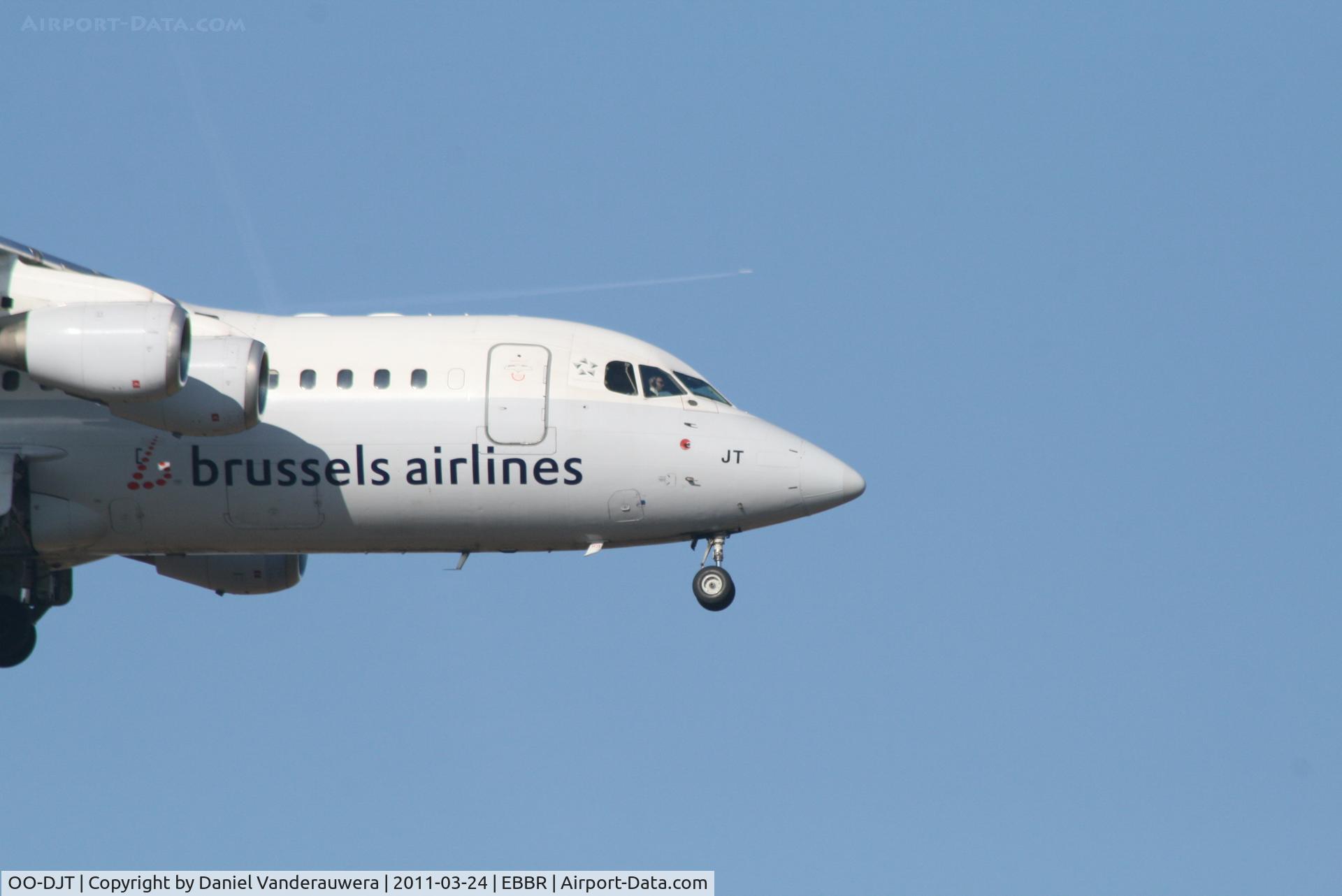 OO-DJT, 1996 British Aerospace Avro 146-RJ85 C/N E.2294, Arrival of flight SN2184 to RWY 02