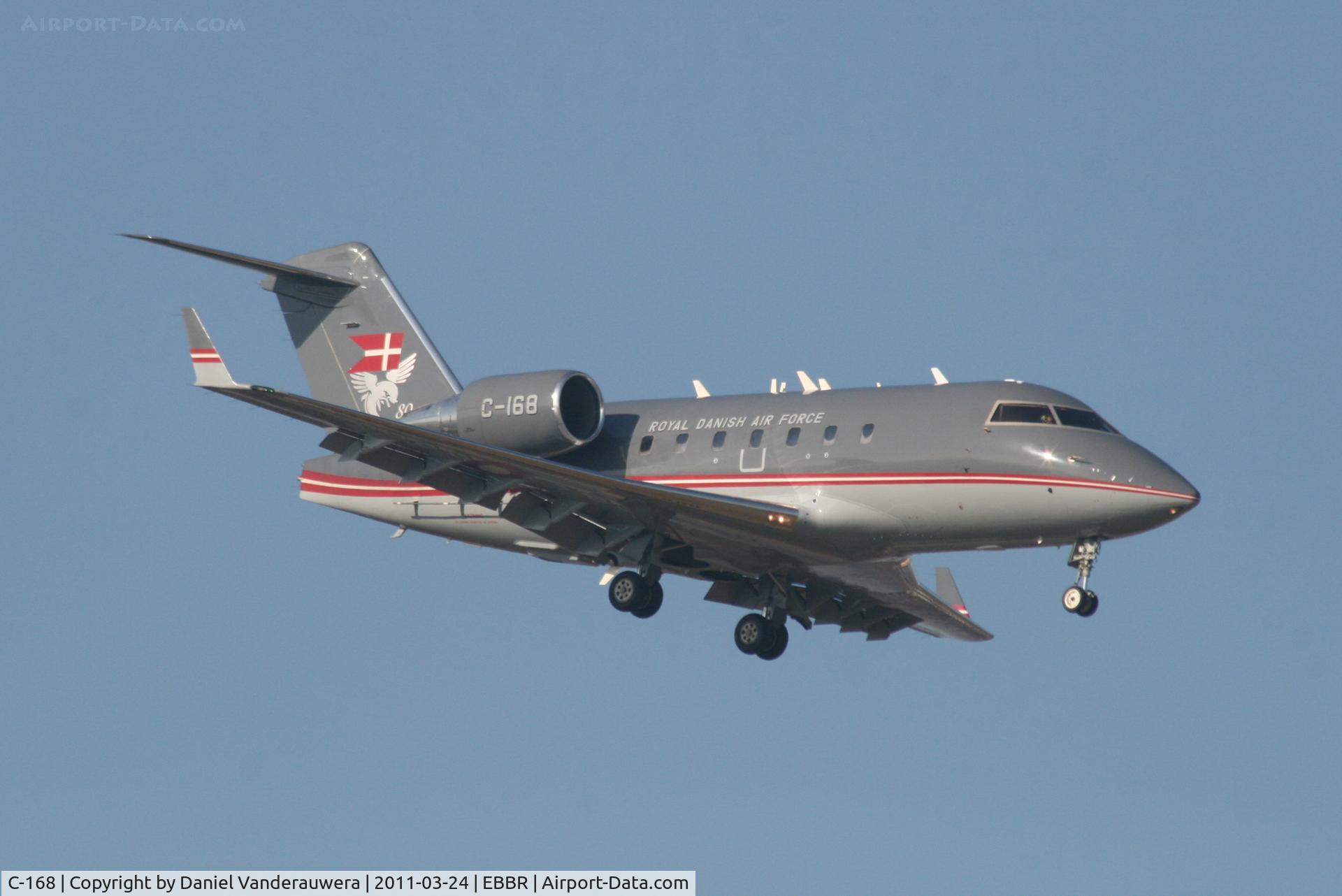 C-168, 2000 Bombardier Challenger 604 (CL-600-2B16) C/N 5468, Arrival to RWY 02