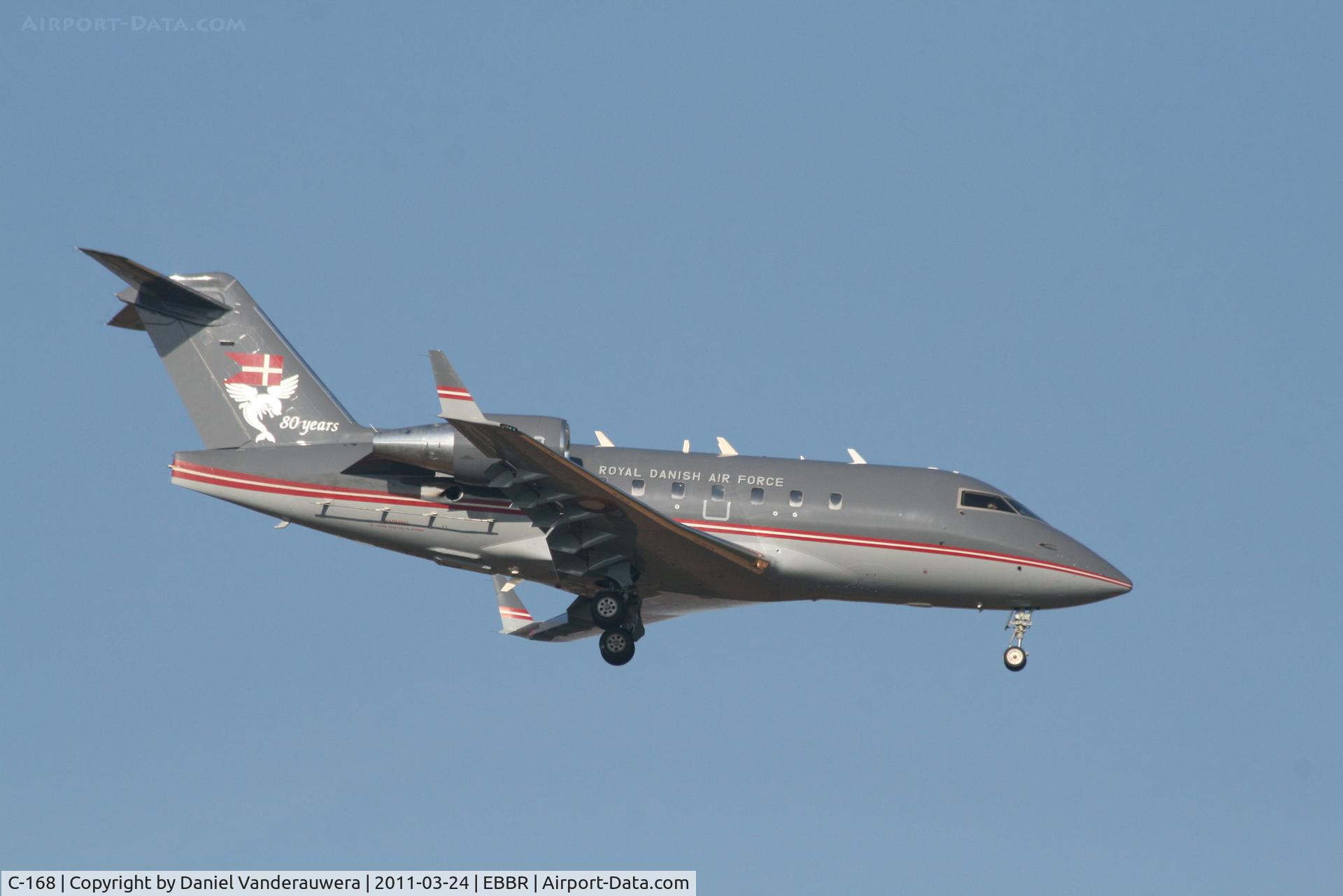 C-168, 2000 Bombardier Challenger 604 (CL-600-2B16) C/N 5468, Arriving to RWY 02