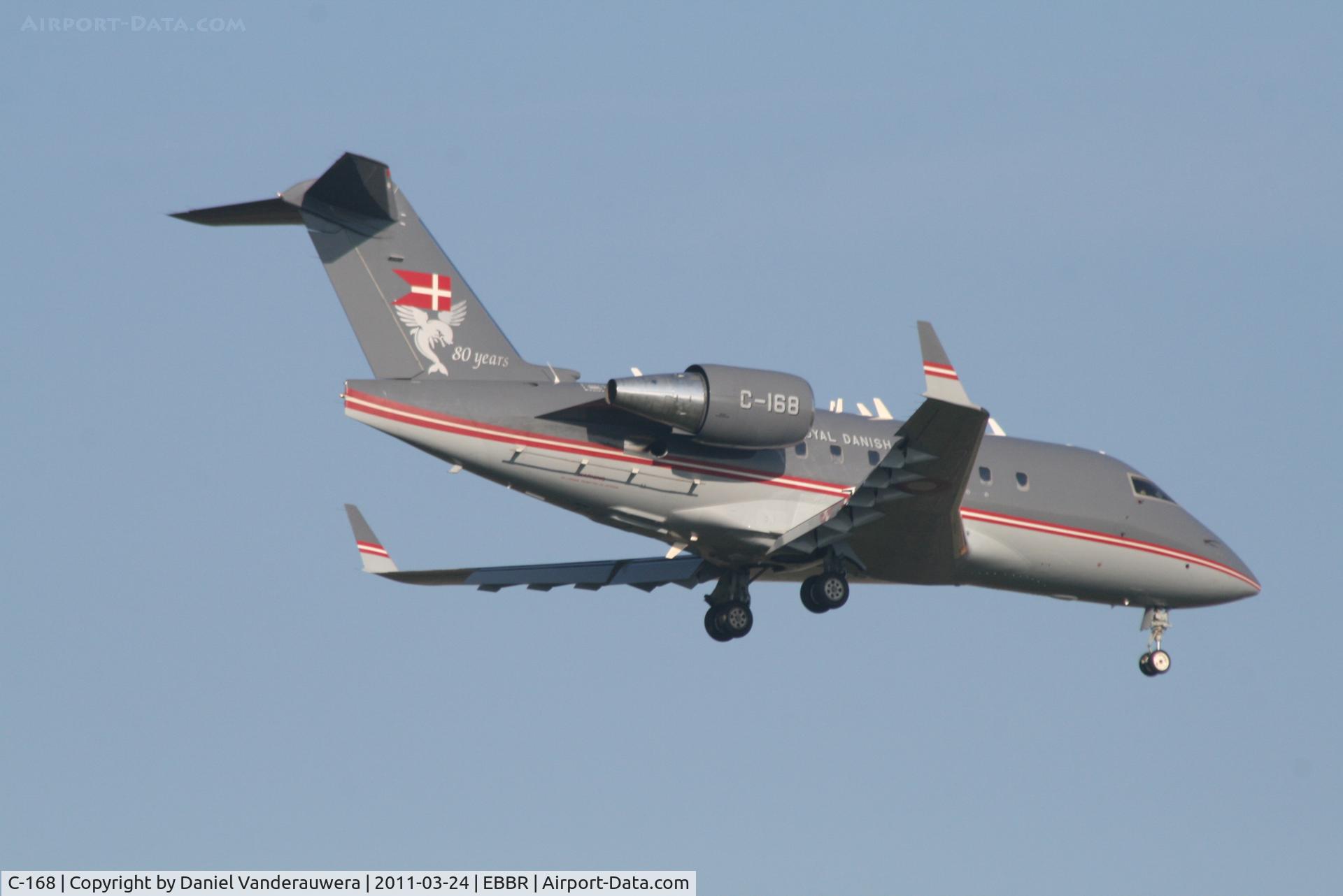 C-168, 2000 Bombardier Challenger 604 (CL-600-2B16) C/N 5468, Descending to RWY 02