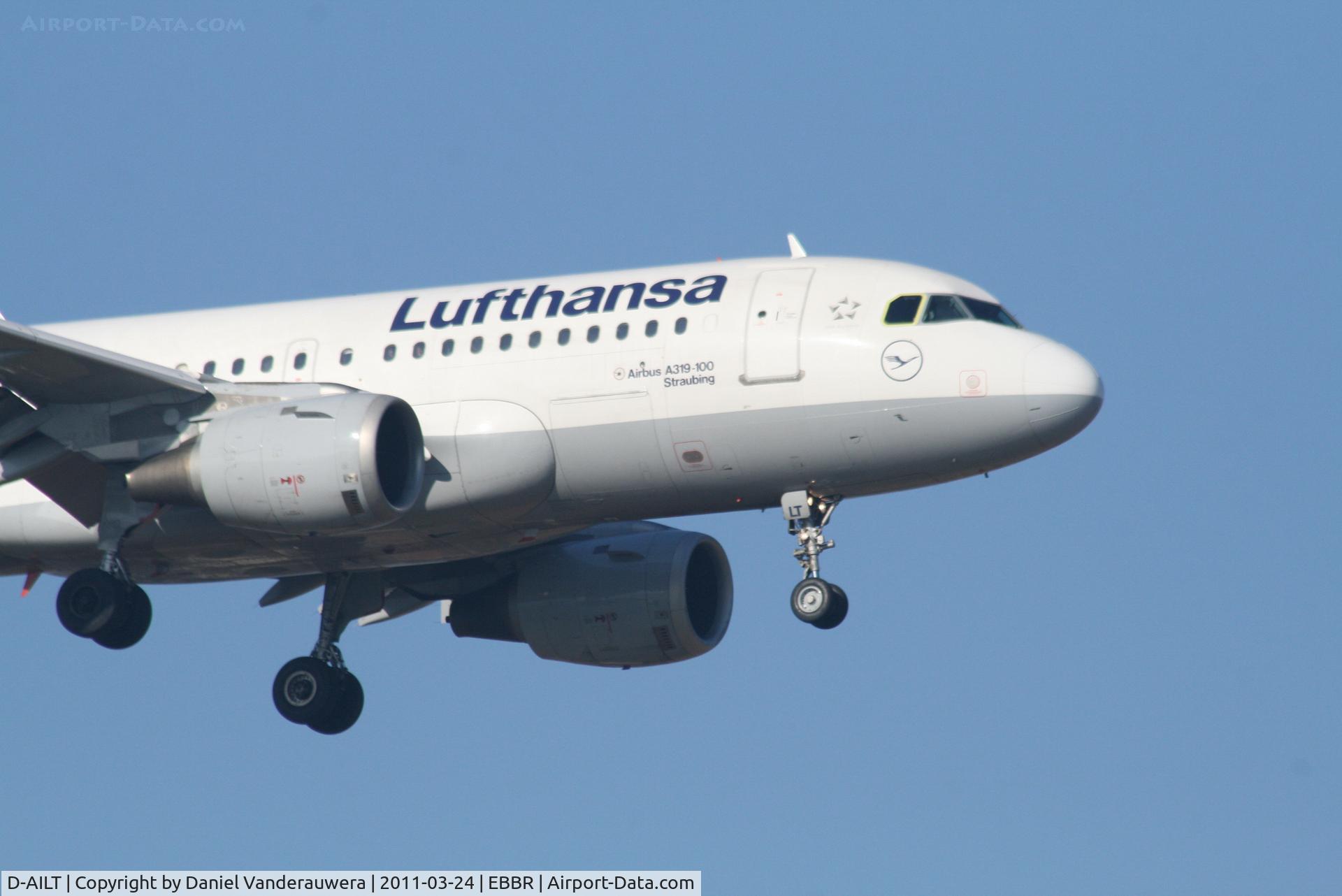 D-AILT, 1997 Airbus A319-114 C/N 738, Arrival of flight LH1006 to RWY 02