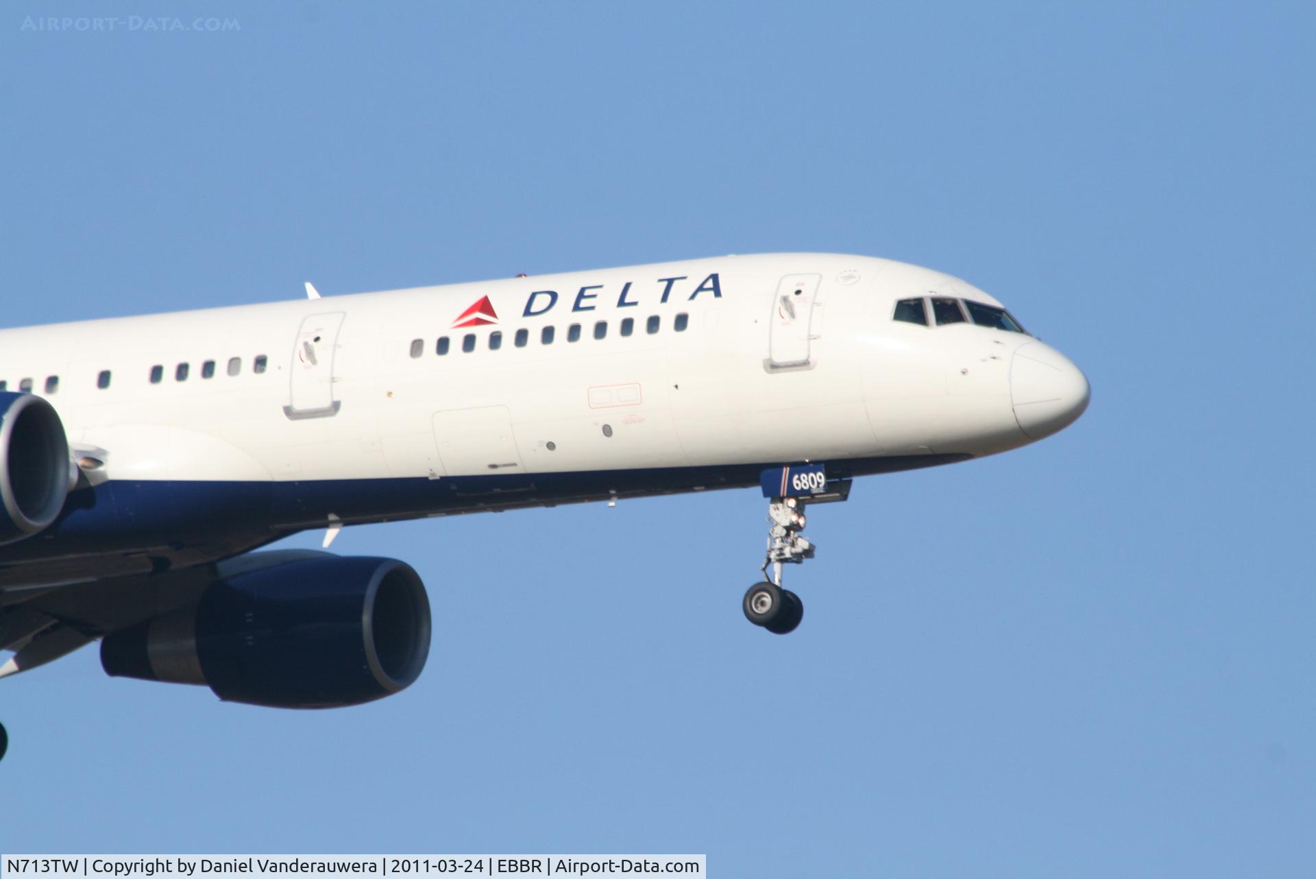 N713TW, 1997 Boeing 757-2Q8 C/N 28173, Arrival of flight DL140 to RWY 02
