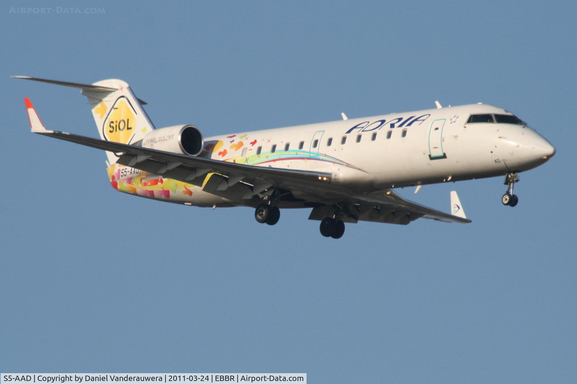 S5-AAD, 1997 Canadair CRJ-200LR (CL-600-2B19) C/N 7166, Arrival of flight JP376 to RWY 02