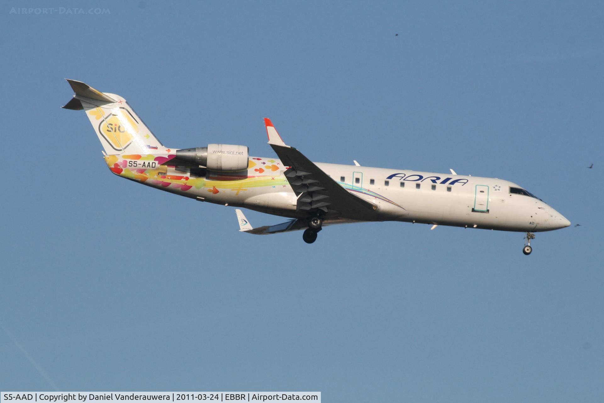 S5-AAD, 1997 Canadair CRJ-200LR (CL-600-2B19) C/N 7166, Flight JP376 is descending to RWY 02