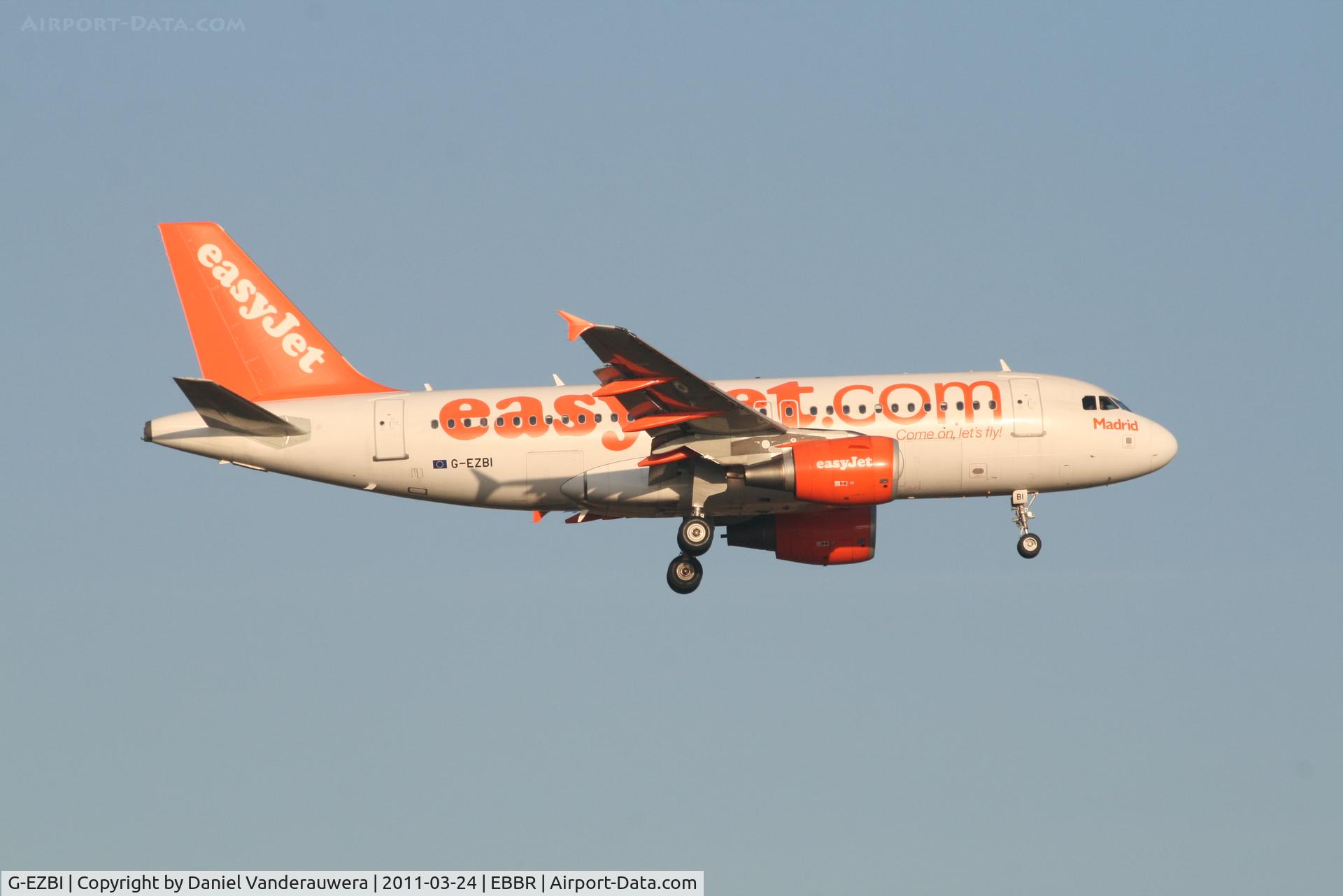 G-EZBI, 2006 Airbus A319-111 C/N 3003, Flight EZY2795 is descending to RWY 02