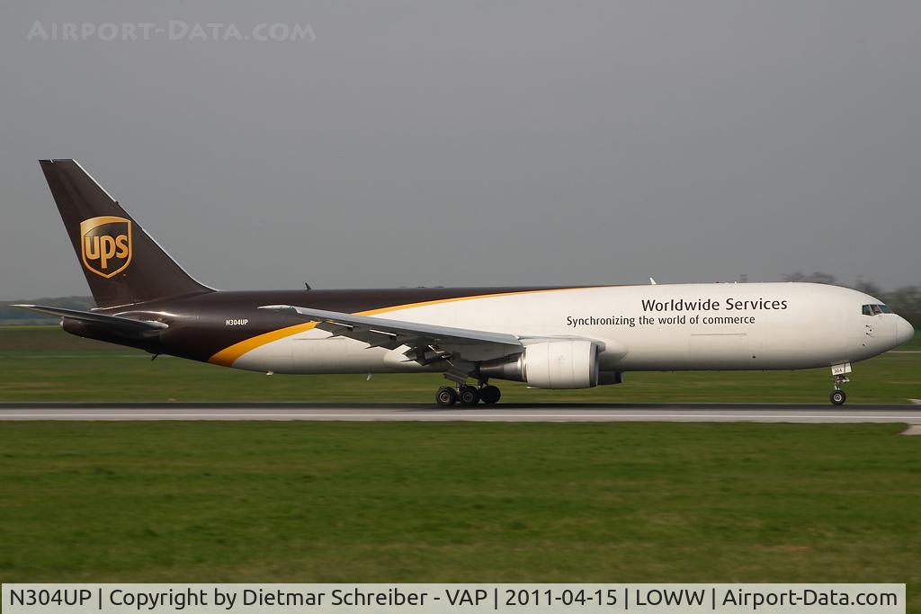 N304UP, 1995 Boeing 767-34AFER C/N 27242, UPS Boeing 767-300