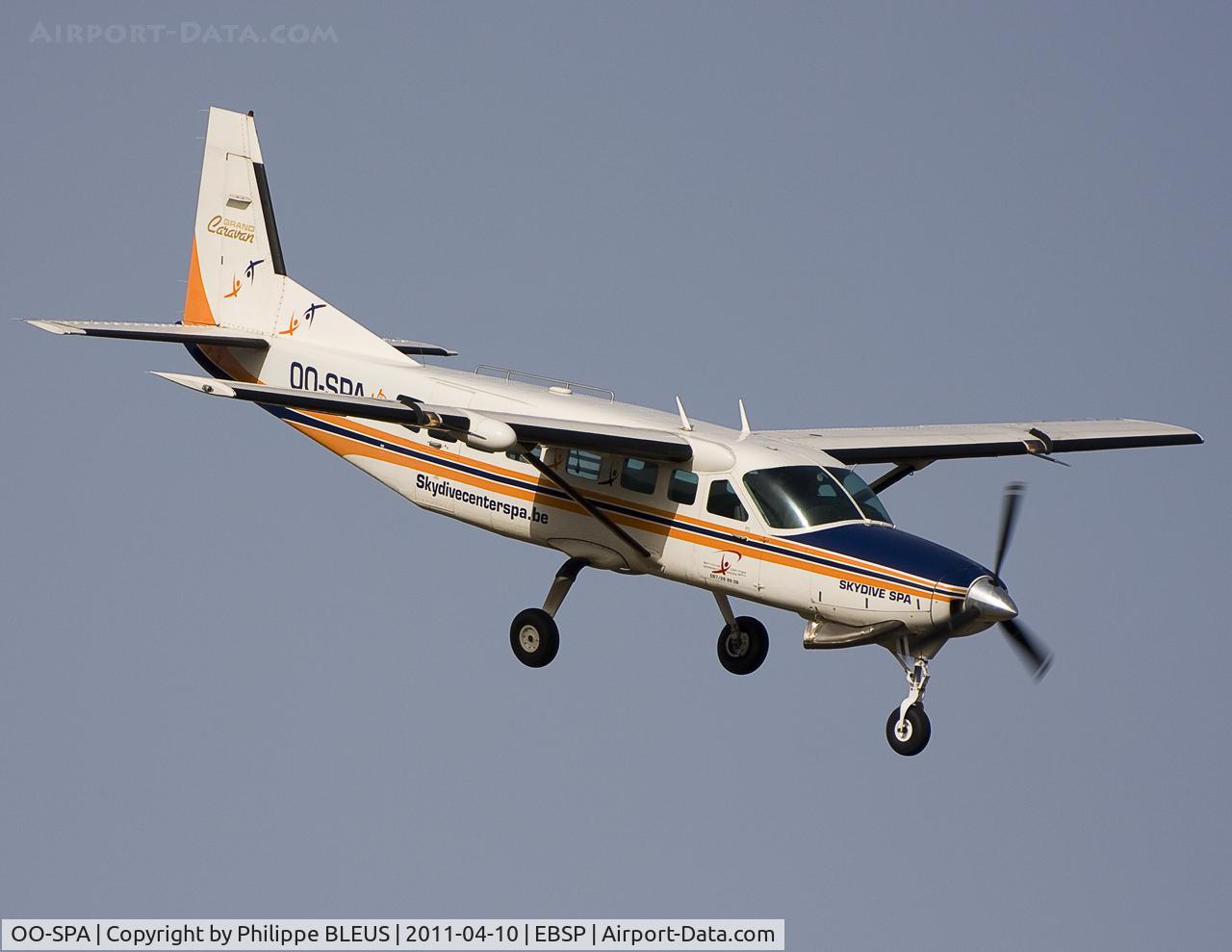 OO-SPA, 1996 Cessna 208B Grand Caravan C/N 208B0587, Just like after every mission with skydivers, she's skydiving herself in a significant roar (to rwy 05 in this case).