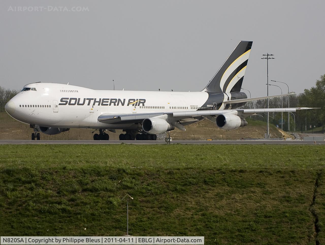 N820SA, 1986 Boeing 747-243B C/N 23476, Slowly turning to enter access Sierra 6 to rwy 23L.