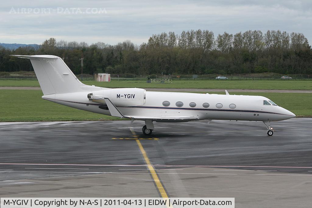 M-YGIV, 1988 Gulfstream Aerospace G-IV C/N 1080, Heading for the Biz area