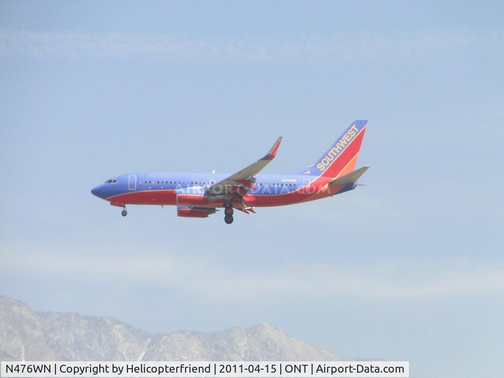N476WN, 2004 Boeing 737-7H4 C/N 32475, On final to runway 26R