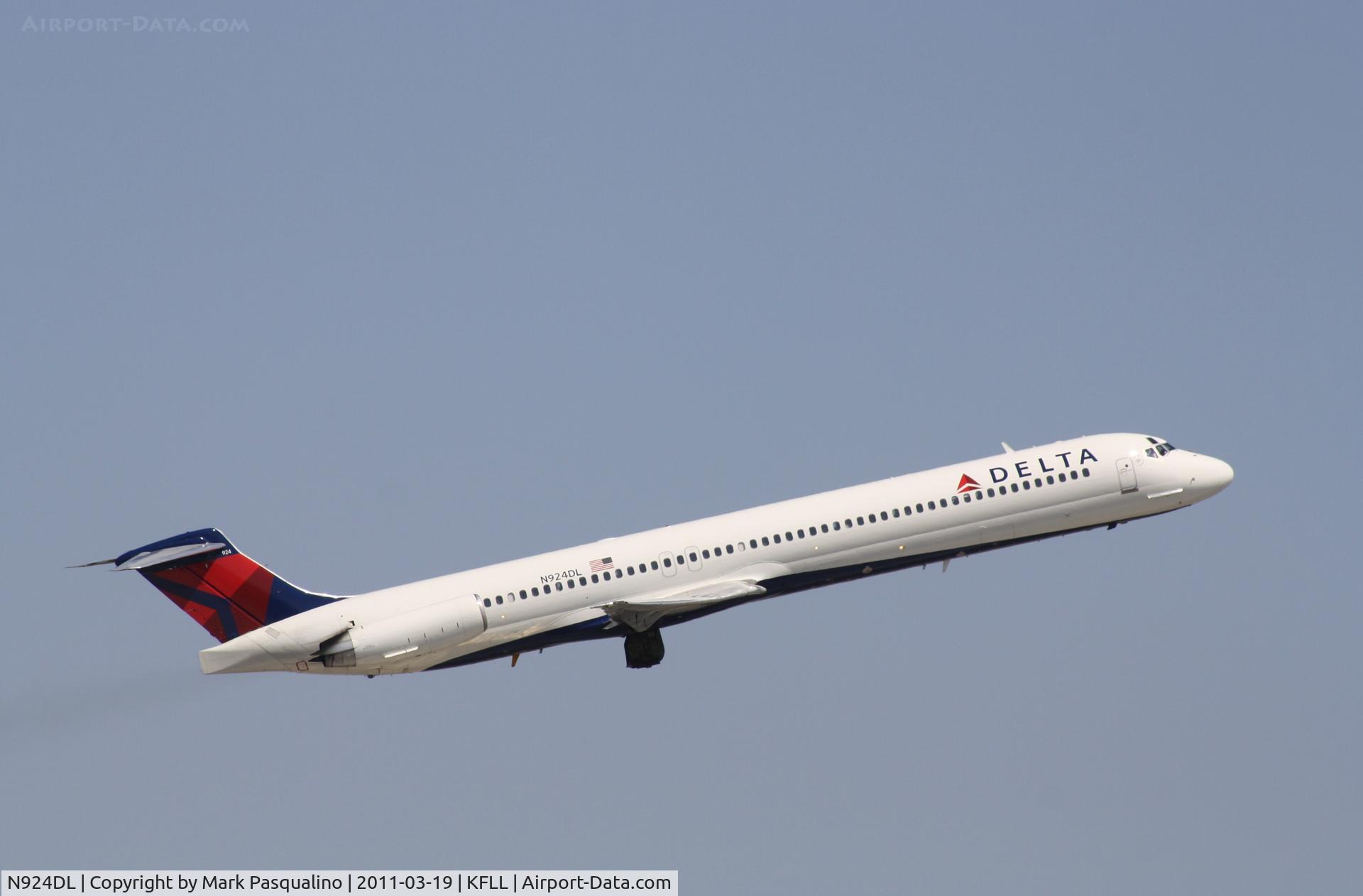 N924DL, 1988 McDonnell Douglas MD-88 C/N 49711, MD-88