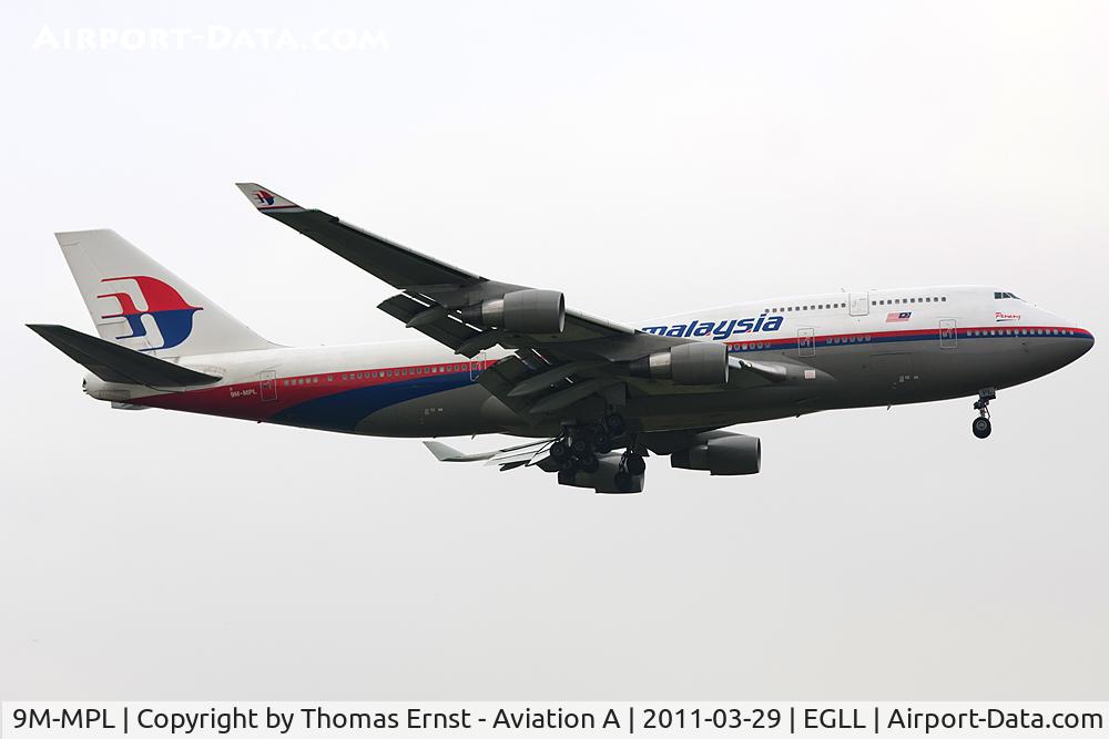 9M-MPL, 1998 Boeing 747-4H6 C/N 28428, finals 09L