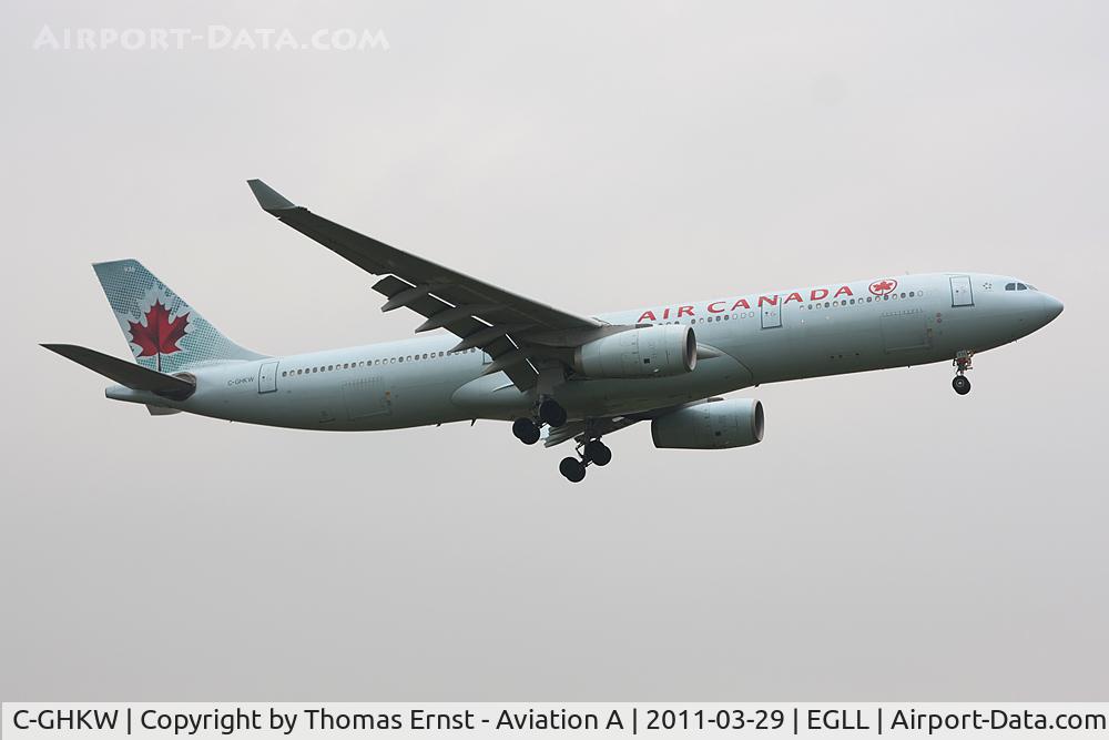 C-GHKW, 2001 Airbus A330-343 C/N 0408, finals 09L